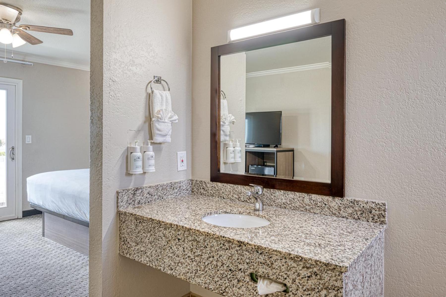 Harbor House Inn photo 29
