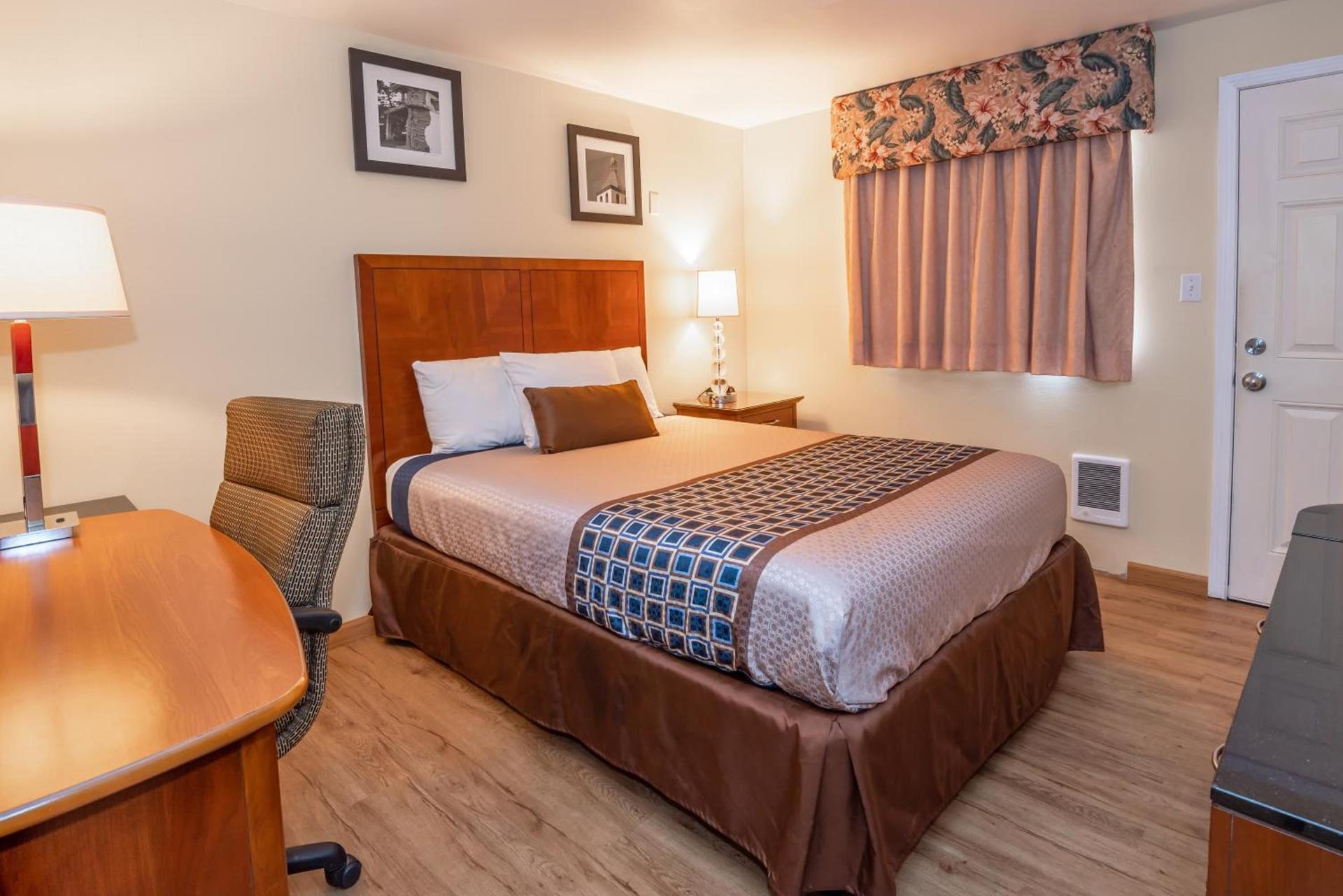 Riviera Inn photo 20