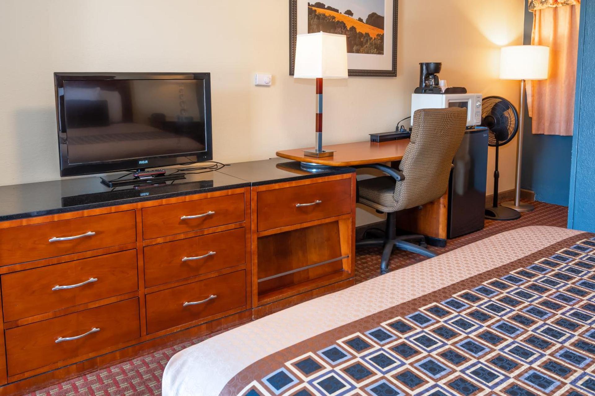 Riviera Inn photo 25