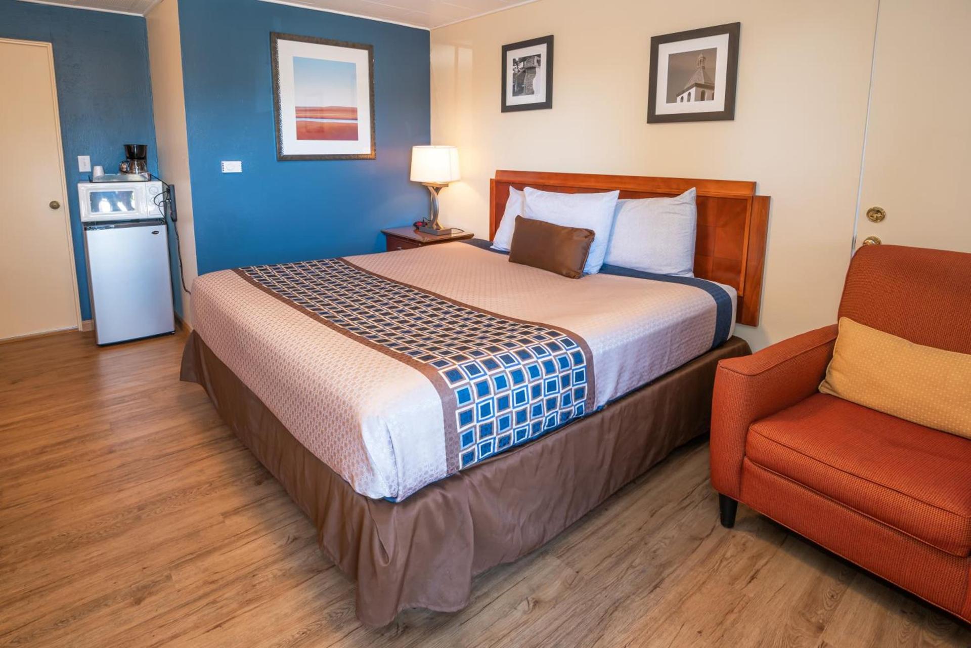 Riviera Inn photo 35