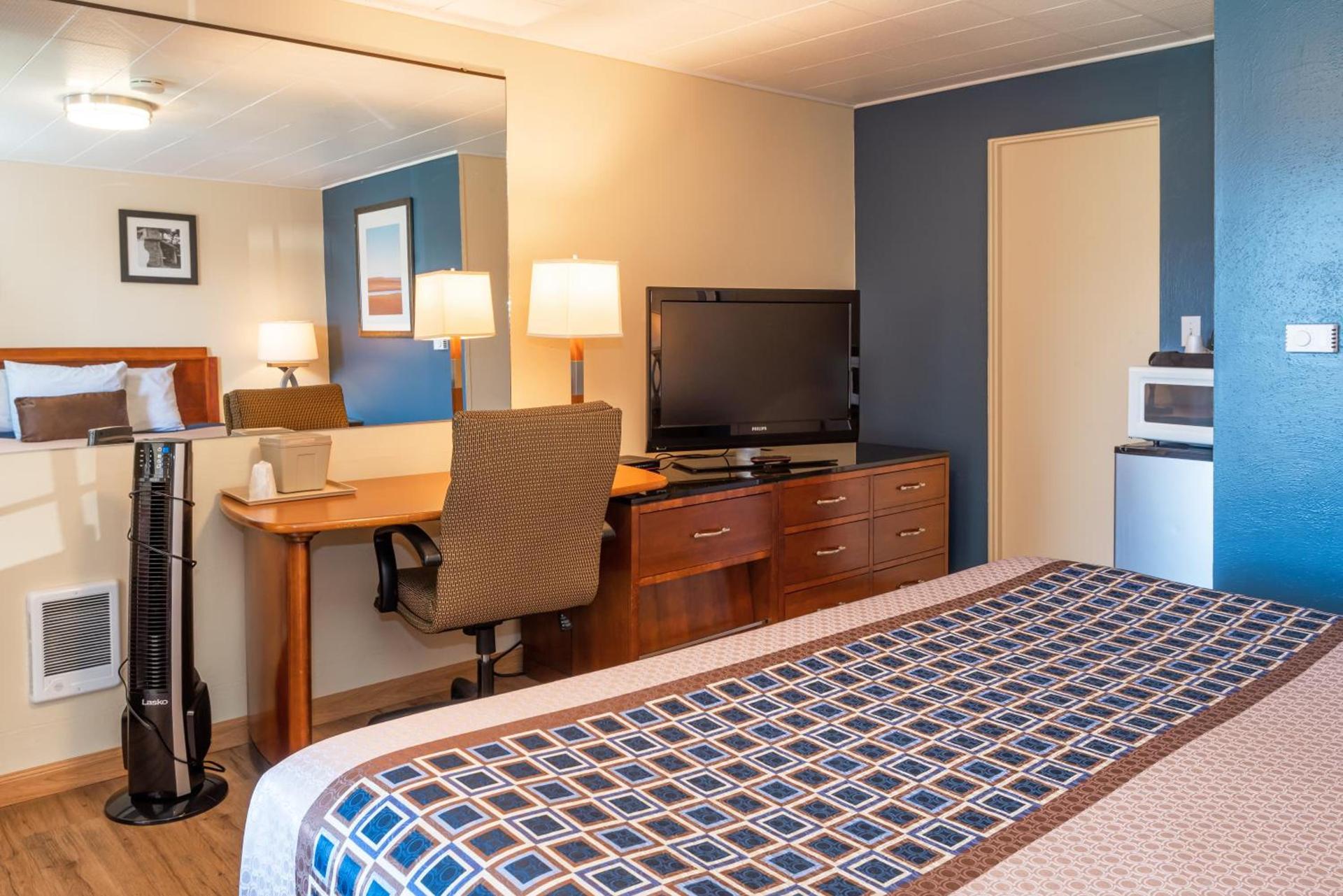 Riviera Inn photo 33