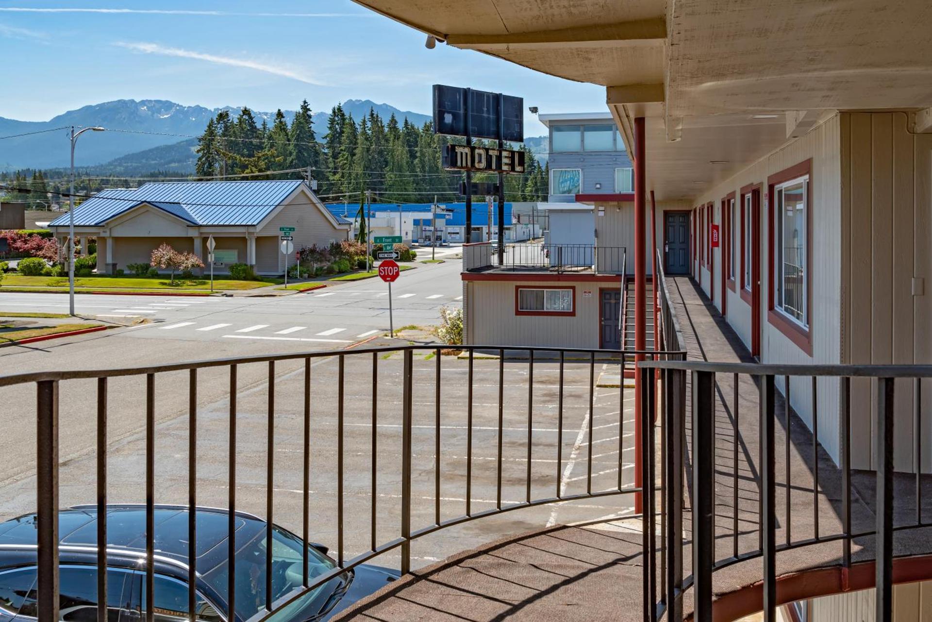 Riviera Inn photo 3