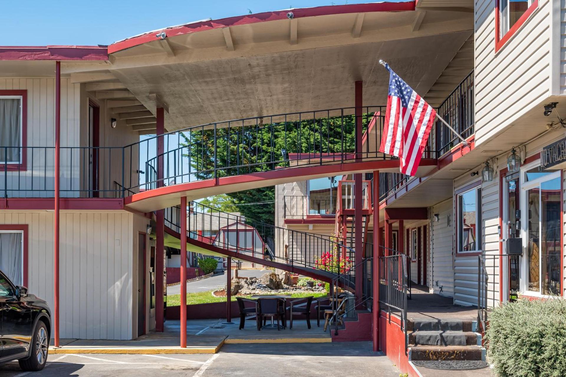 Riviera Inn photo 16