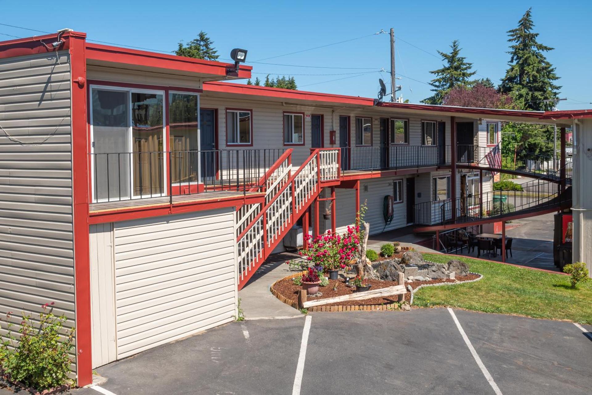 Riviera Inn photo 5
