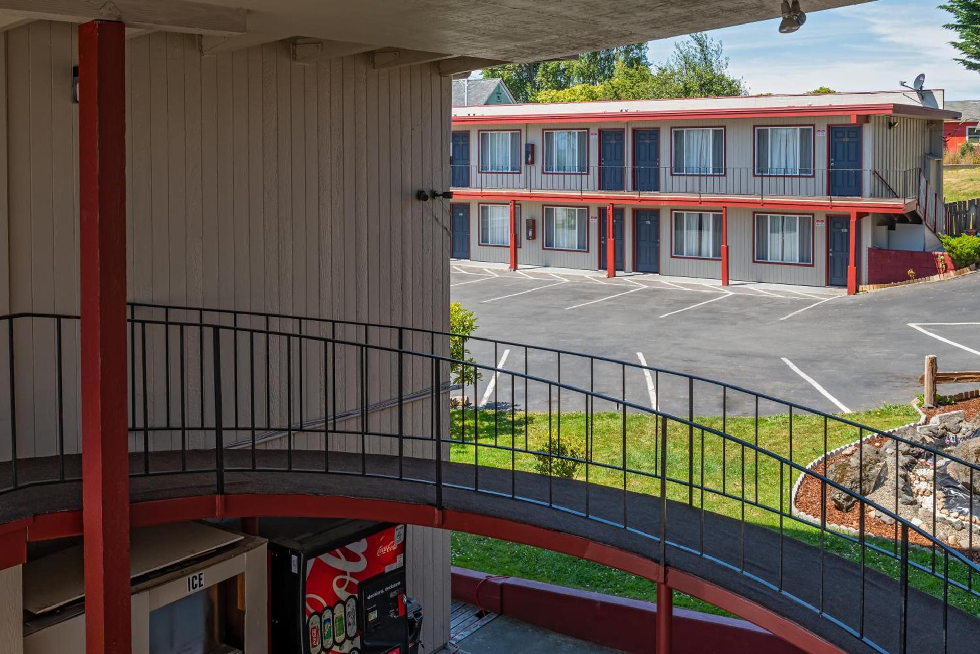 Riviera Inn photo 7