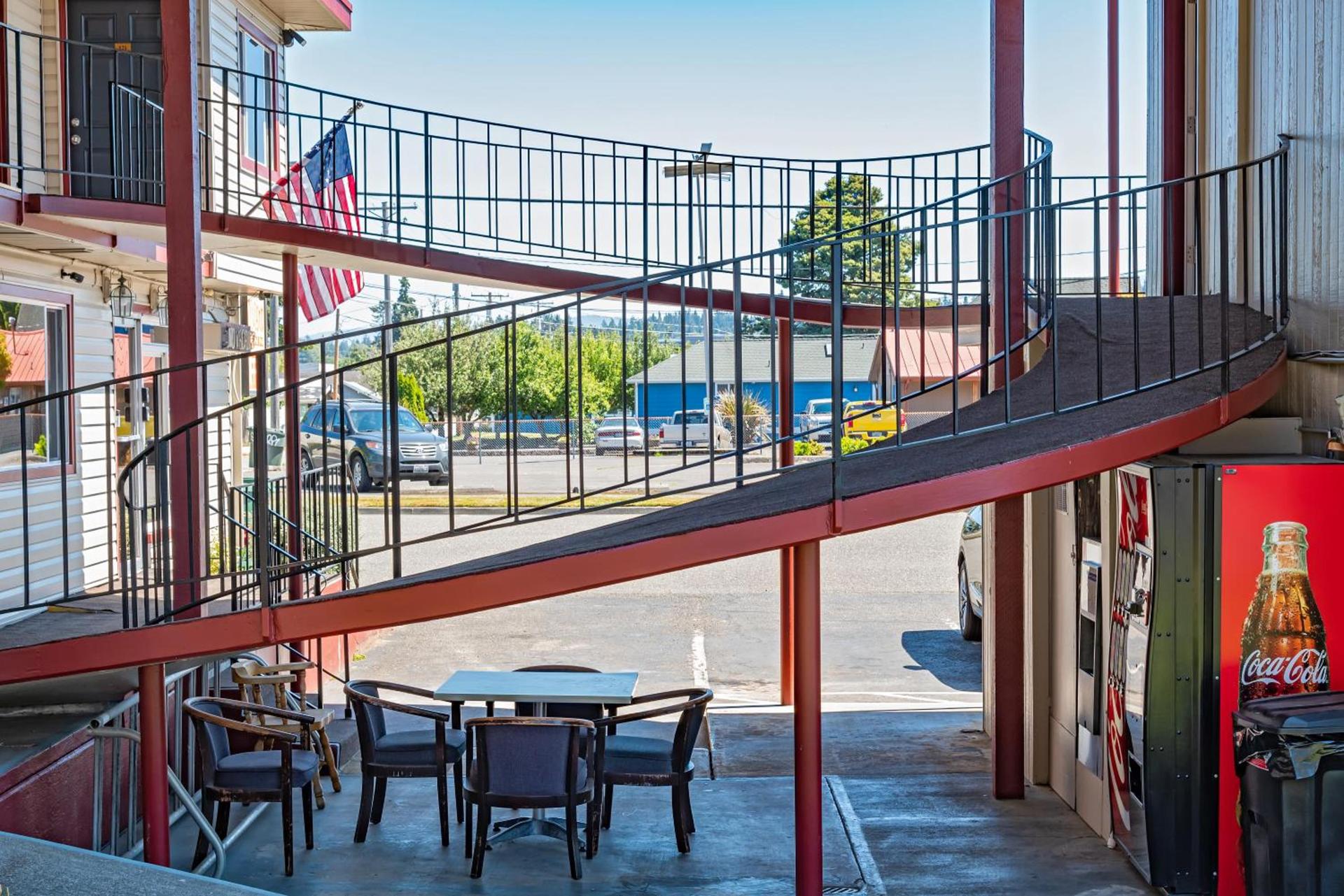 Riviera Inn photo 6
