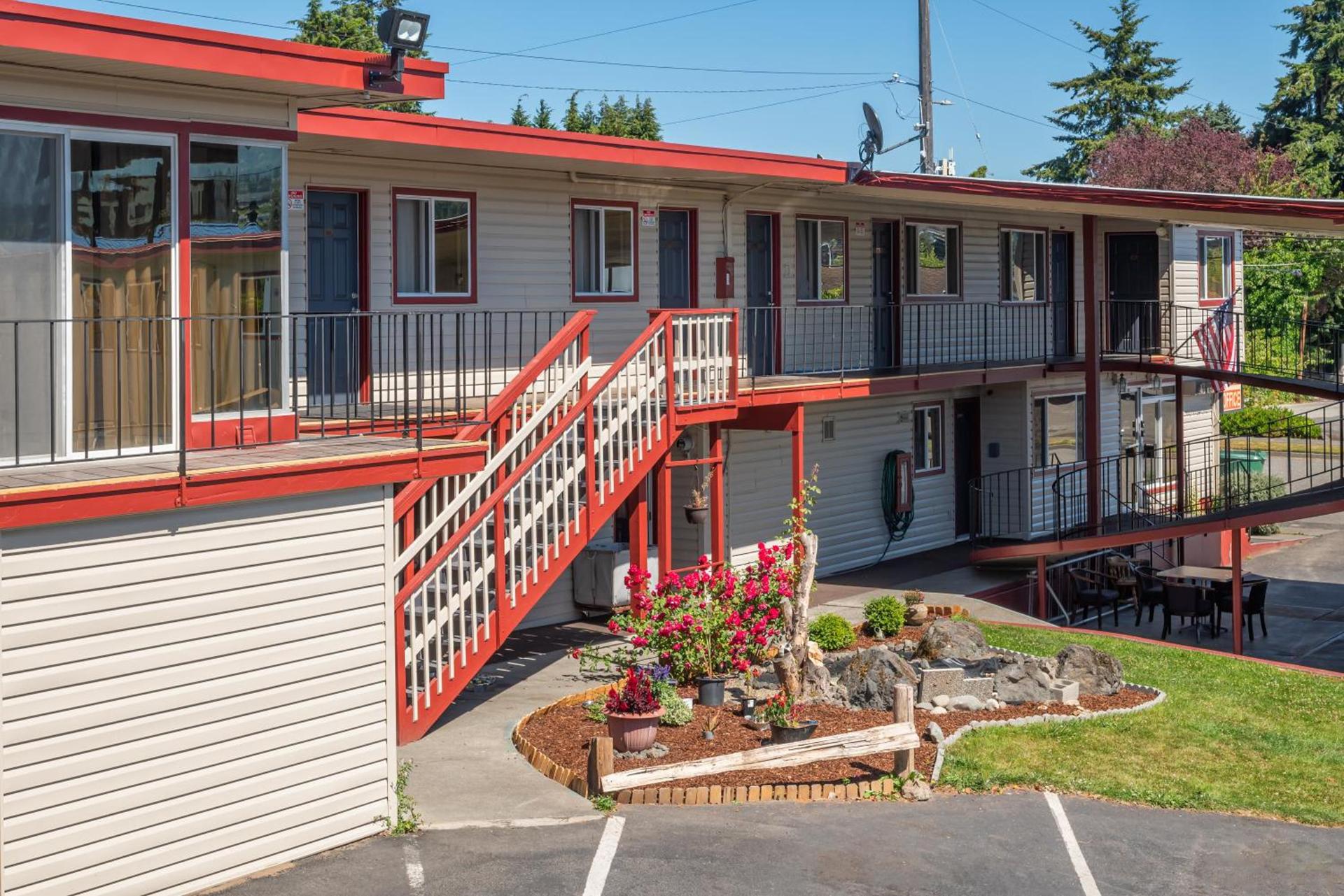 Riviera Inn photo 38
