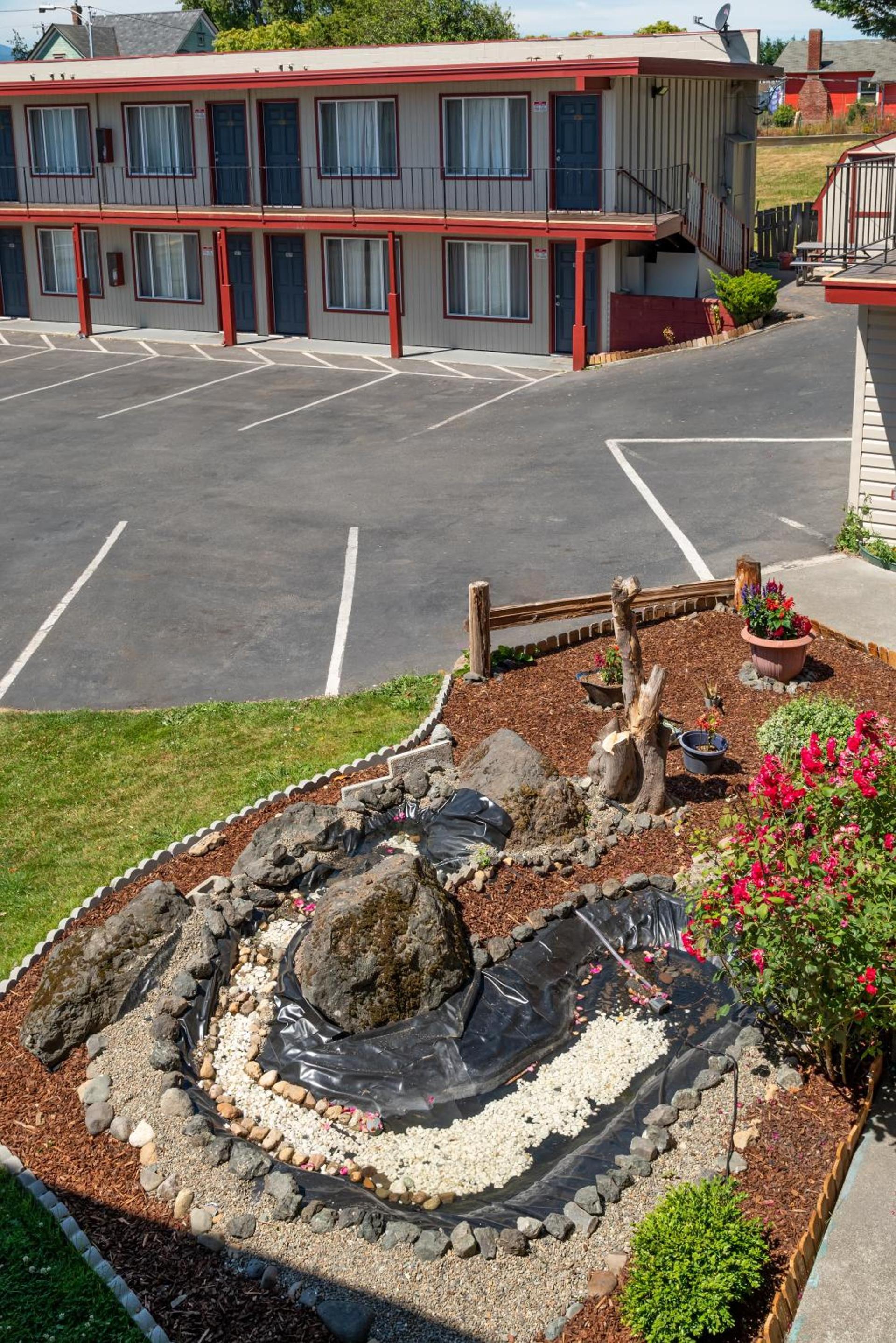 Riviera Inn photo 39