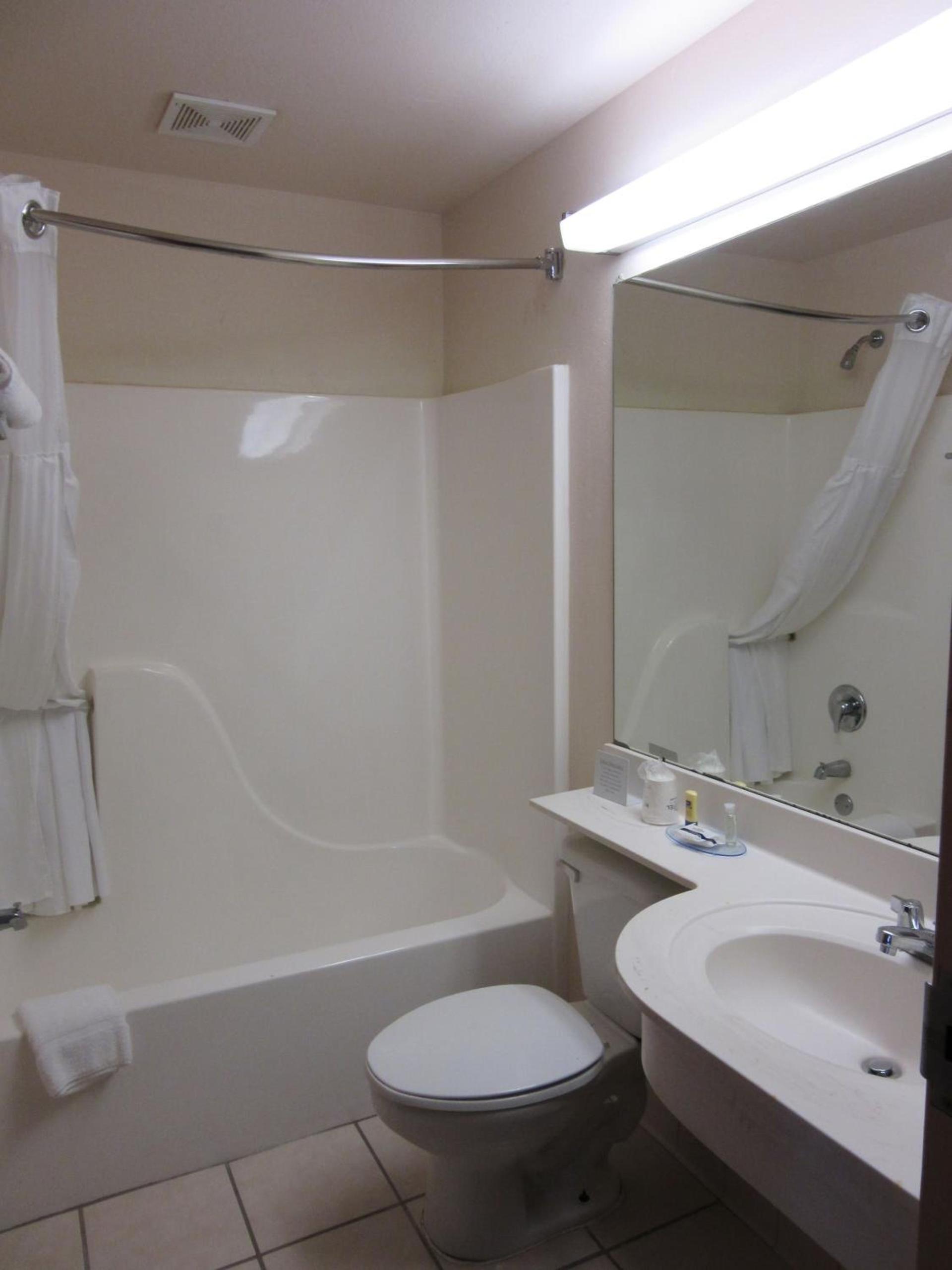 Microtel Inn & Suites by Wyndham Augusta/Riverwatch photo 46