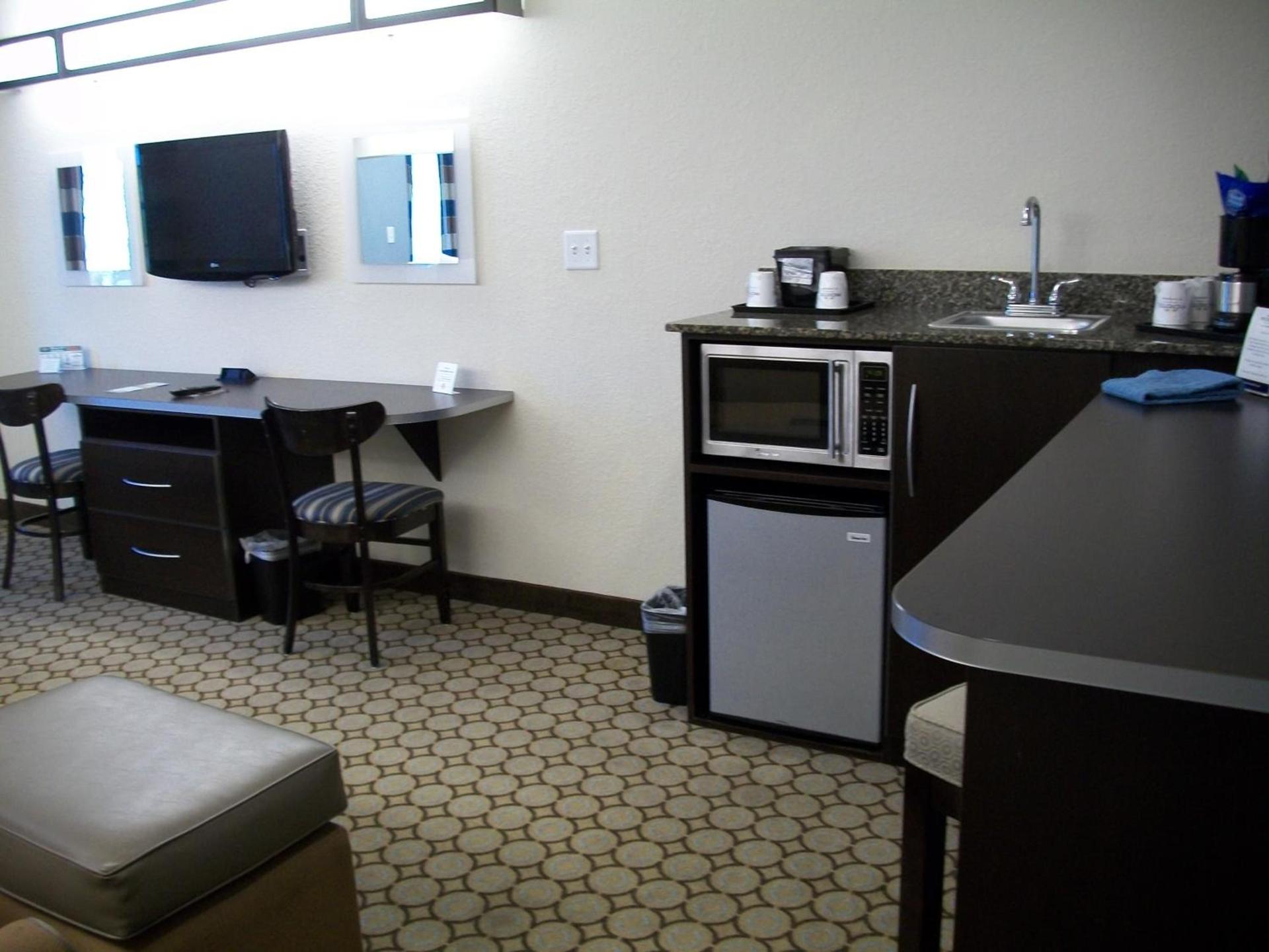 Microtel Inn & Suites by Wyndham Spring Hill/Weeki Wachee photo 2
