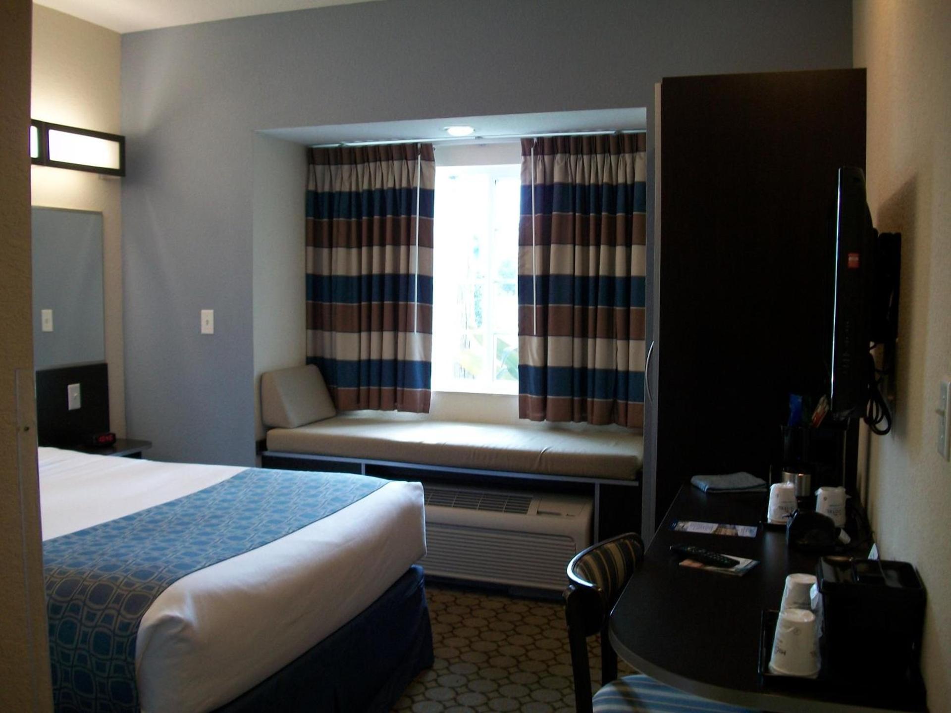 Microtel Inn & Suites by Wyndham Spring Hill/Weeki Wachee photo 5