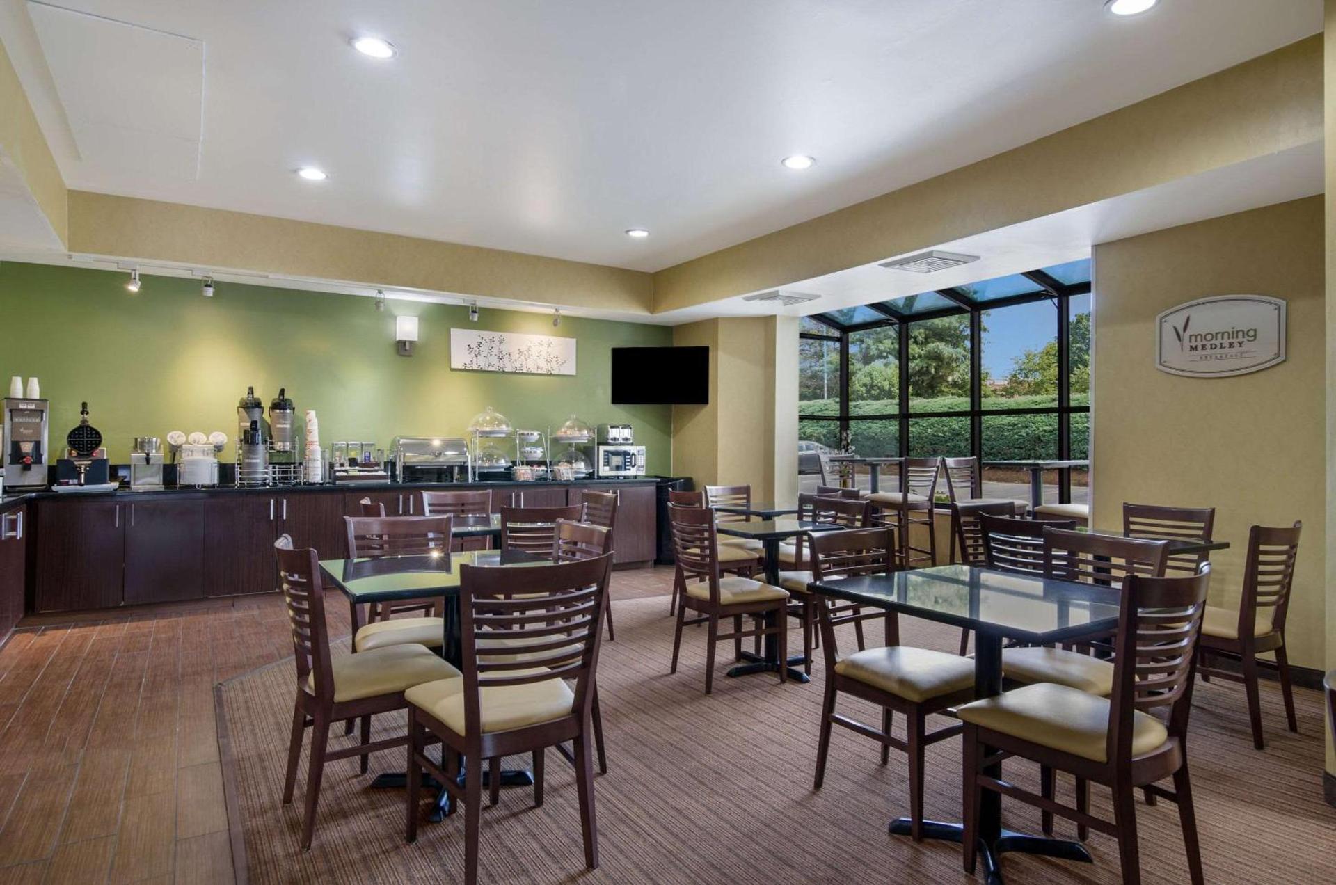 Sleep Inn Hanes Mall photo 25