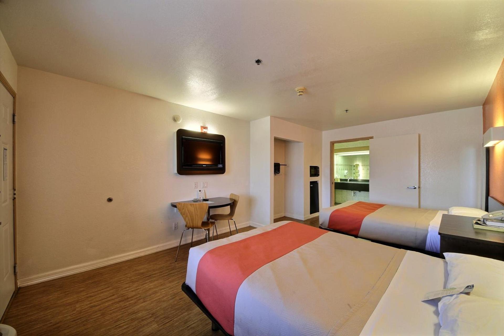 Motel 6-Edinburg, TX photo 37