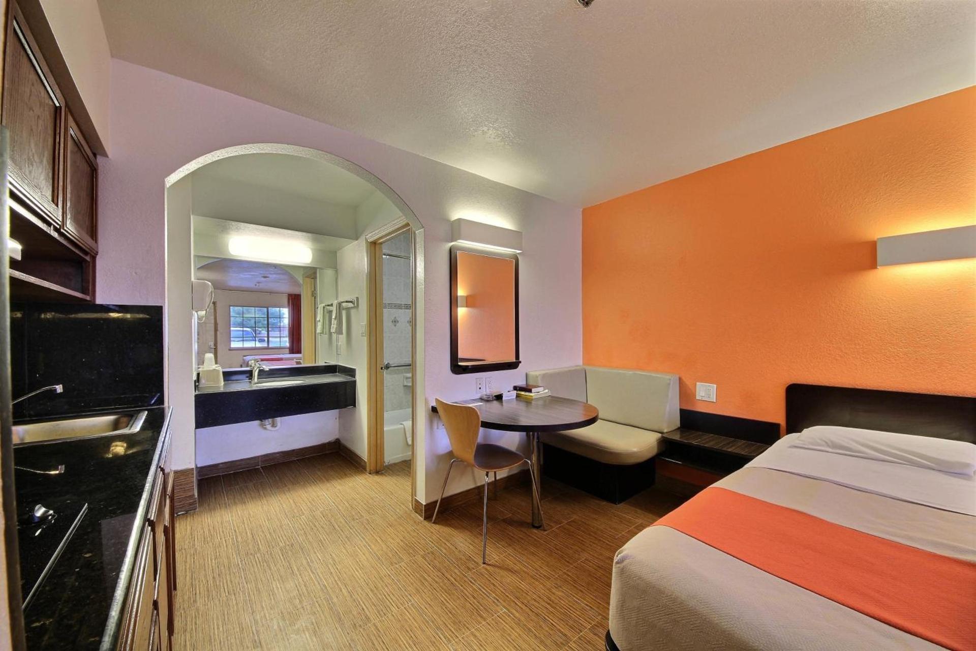 Motel 6-Edinburg, TX photo 43
