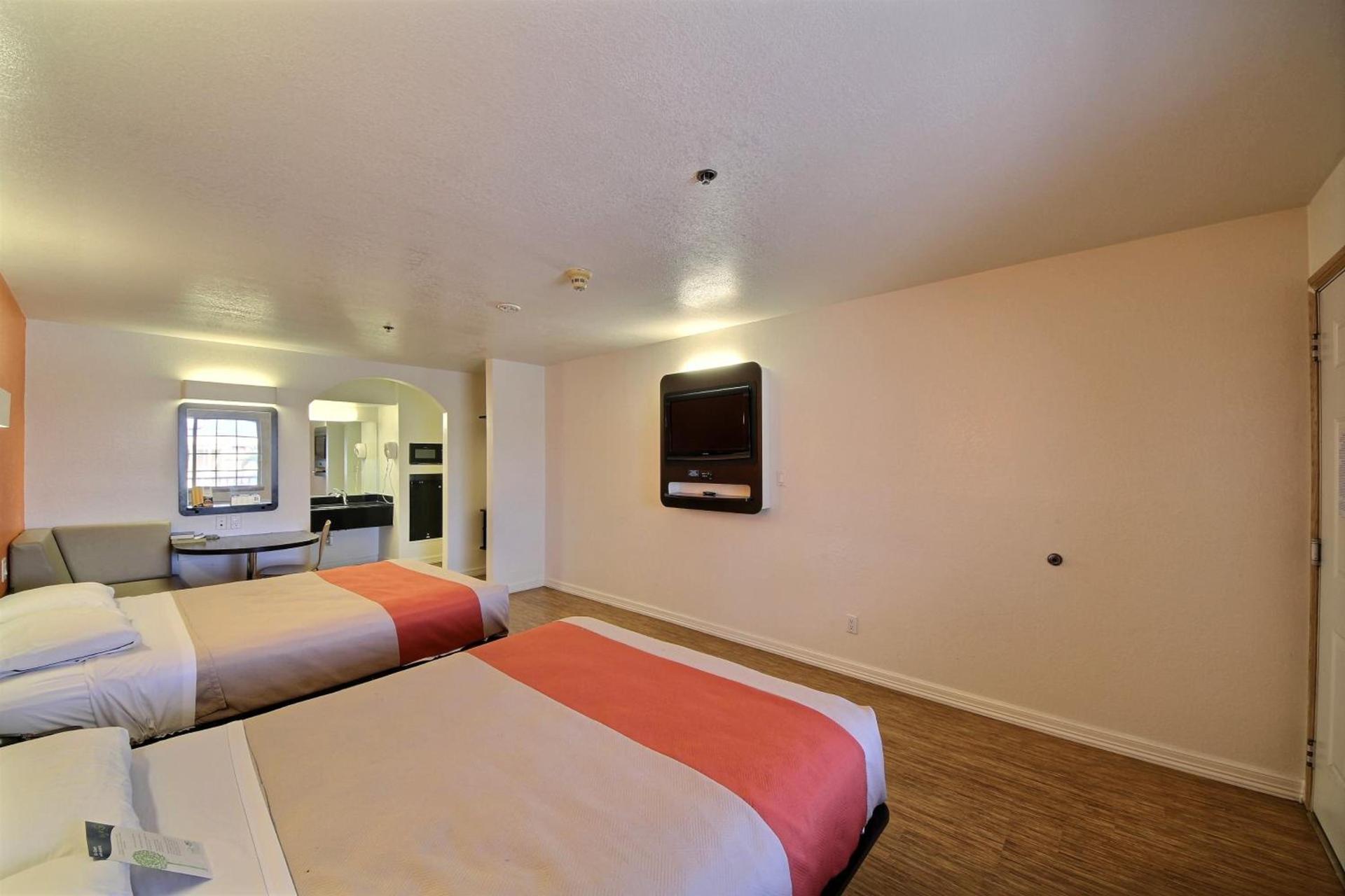 Motel 6-Edinburg, TX photo 52