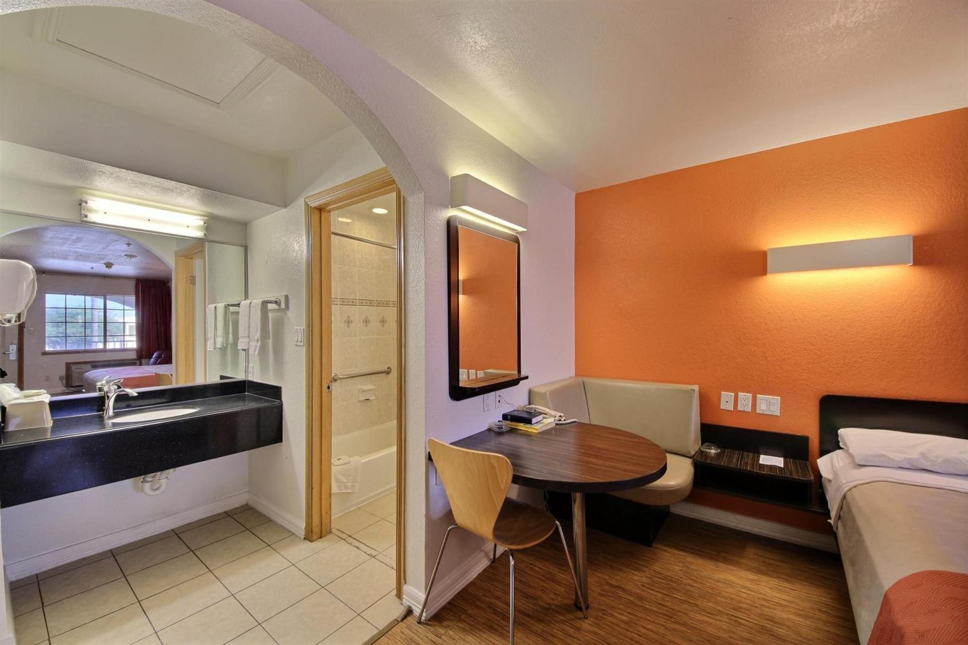 Motel 6-Edinburg, TX photo 54