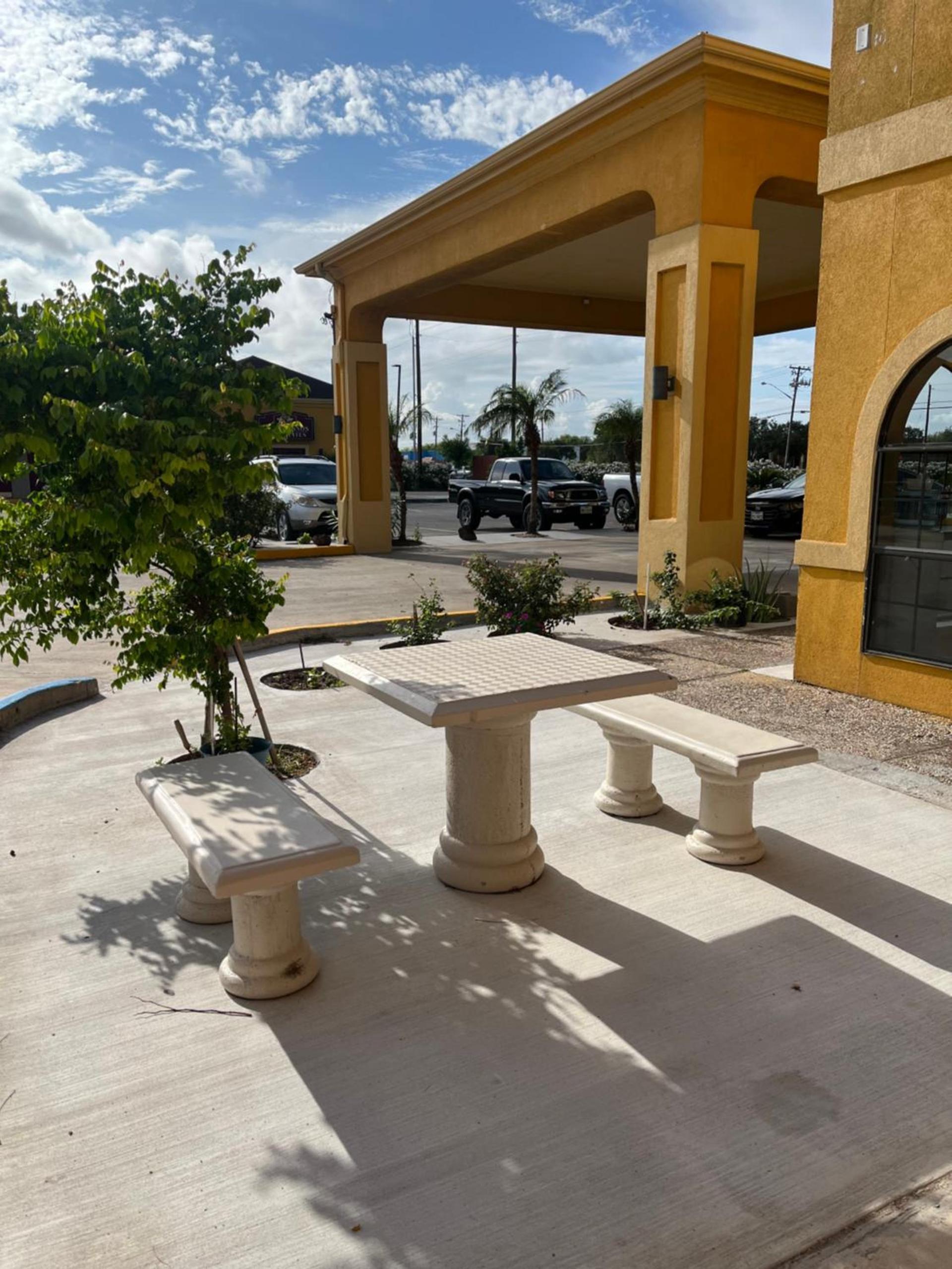 Los Fresnos Inn and Suites photo 6