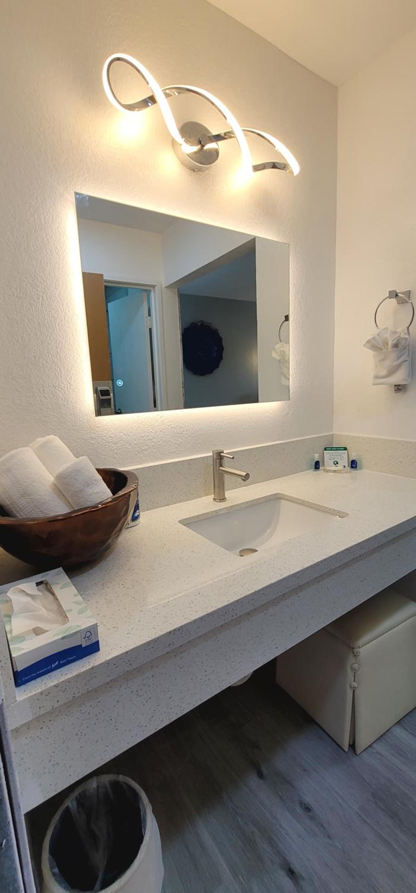 Dragonfly Inn & Suites photo 32