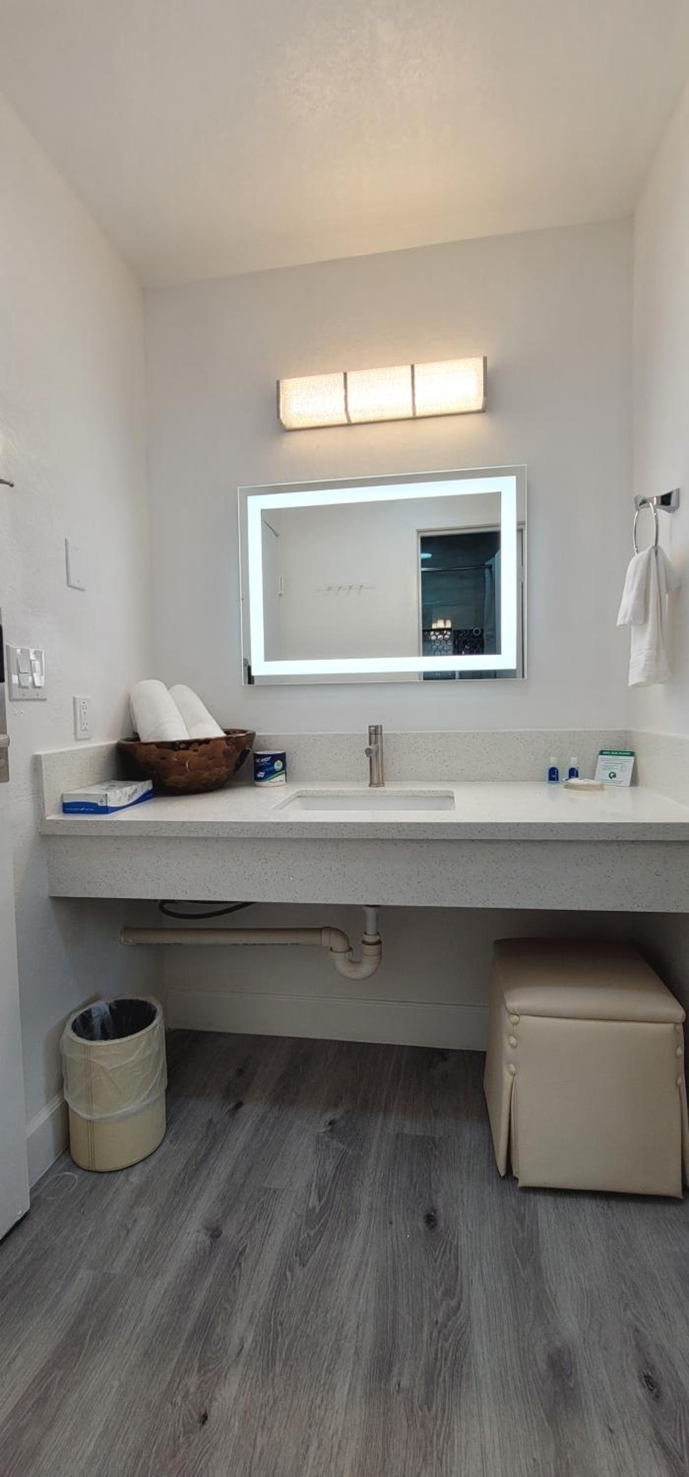 Dragonfly Inn & Suites photo 23