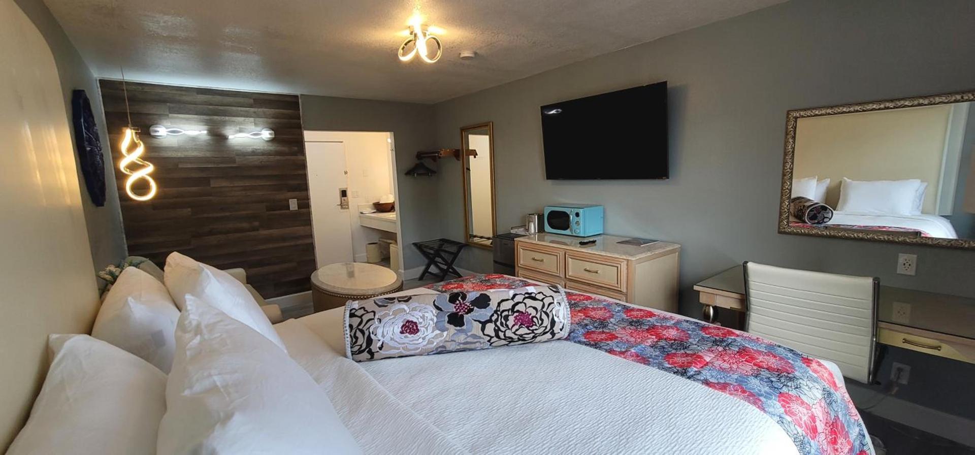 Dragonfly Inn & Suites photo 20