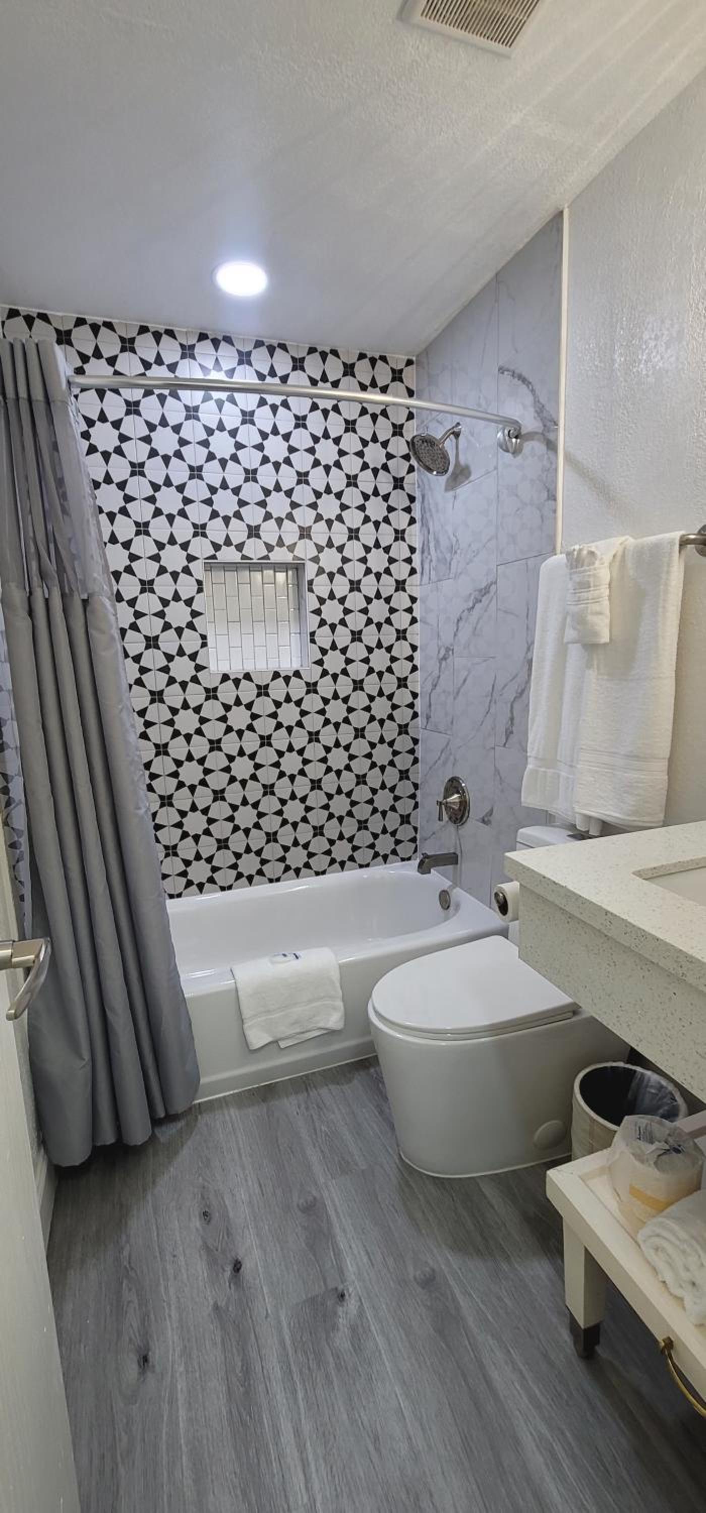 Dragonfly Inn & Suites photo 43