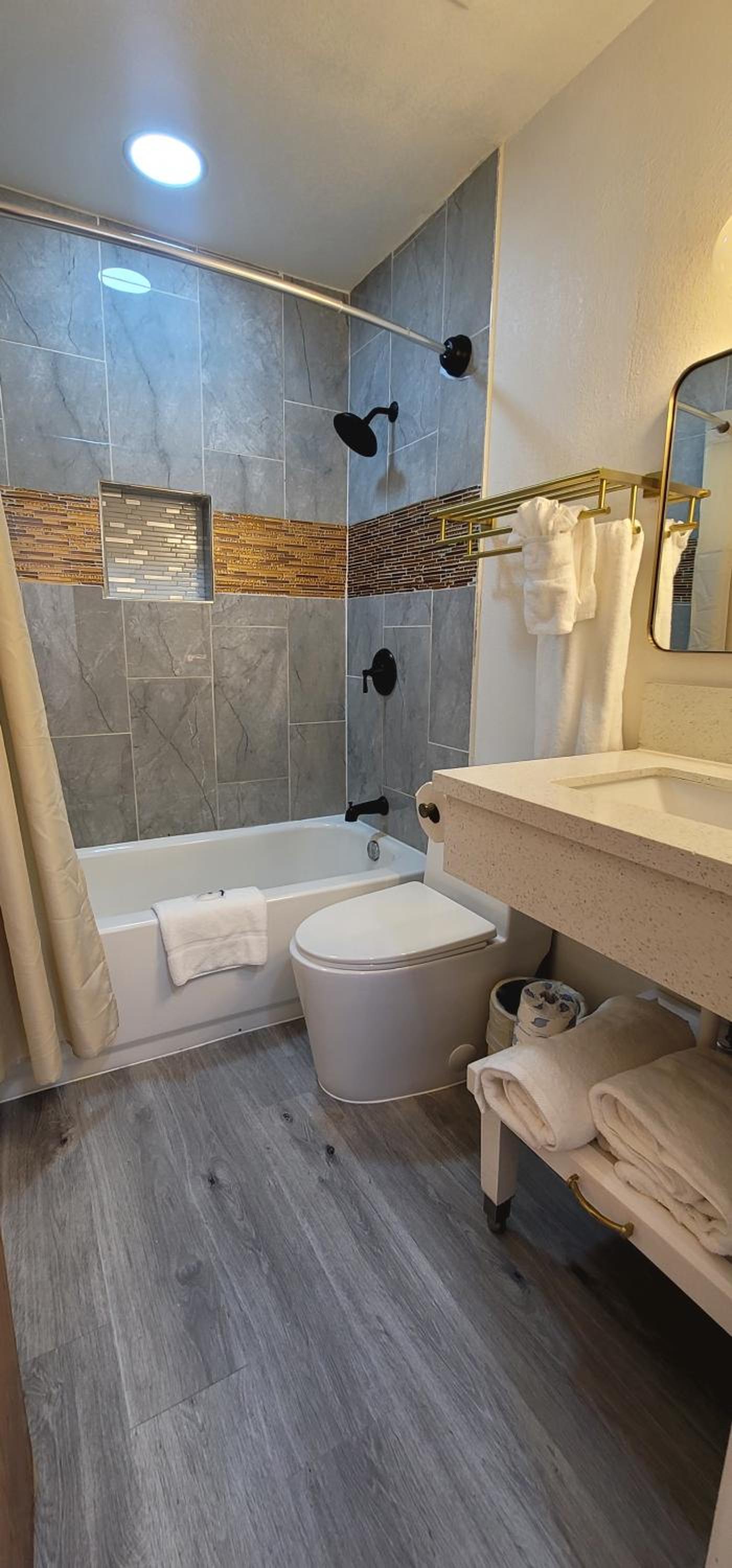 Dragonfly Inn & Suites photo 45
