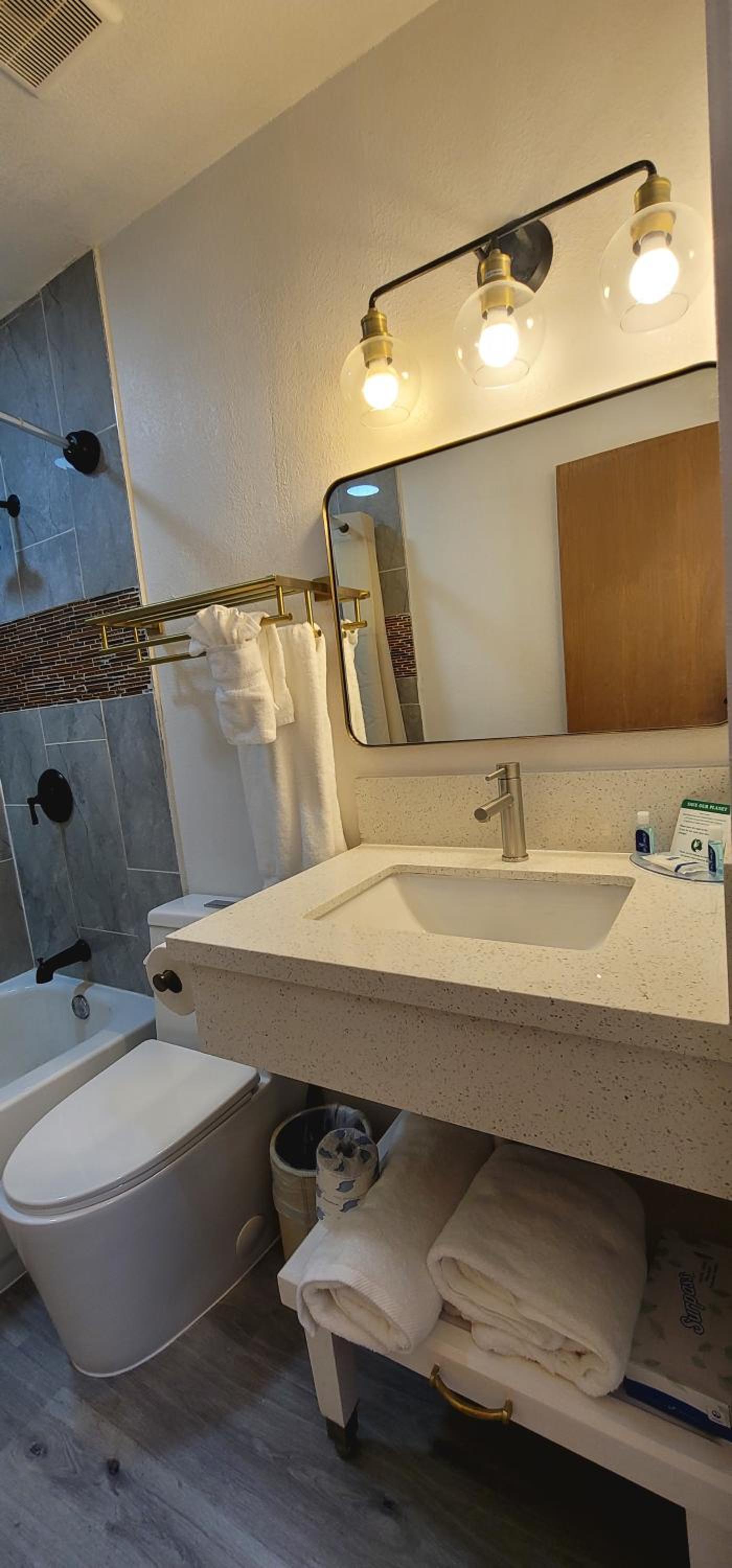 Dragonfly Inn & Suites photo 46
