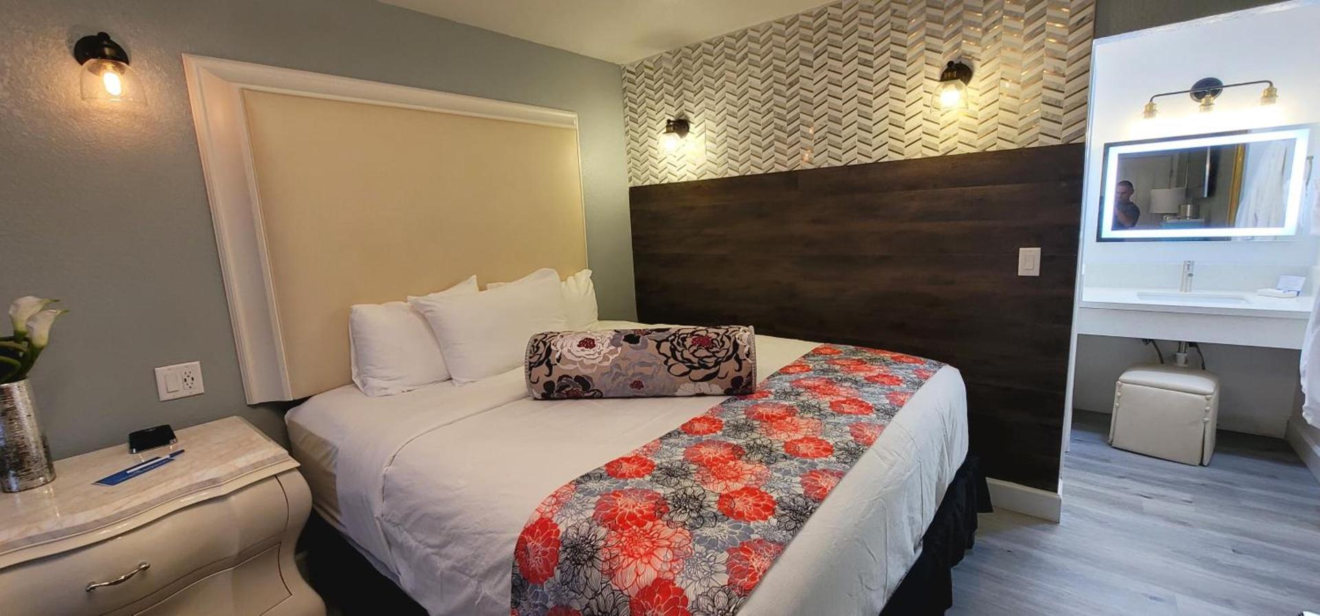 Dragonfly Inn & Suites photo 52