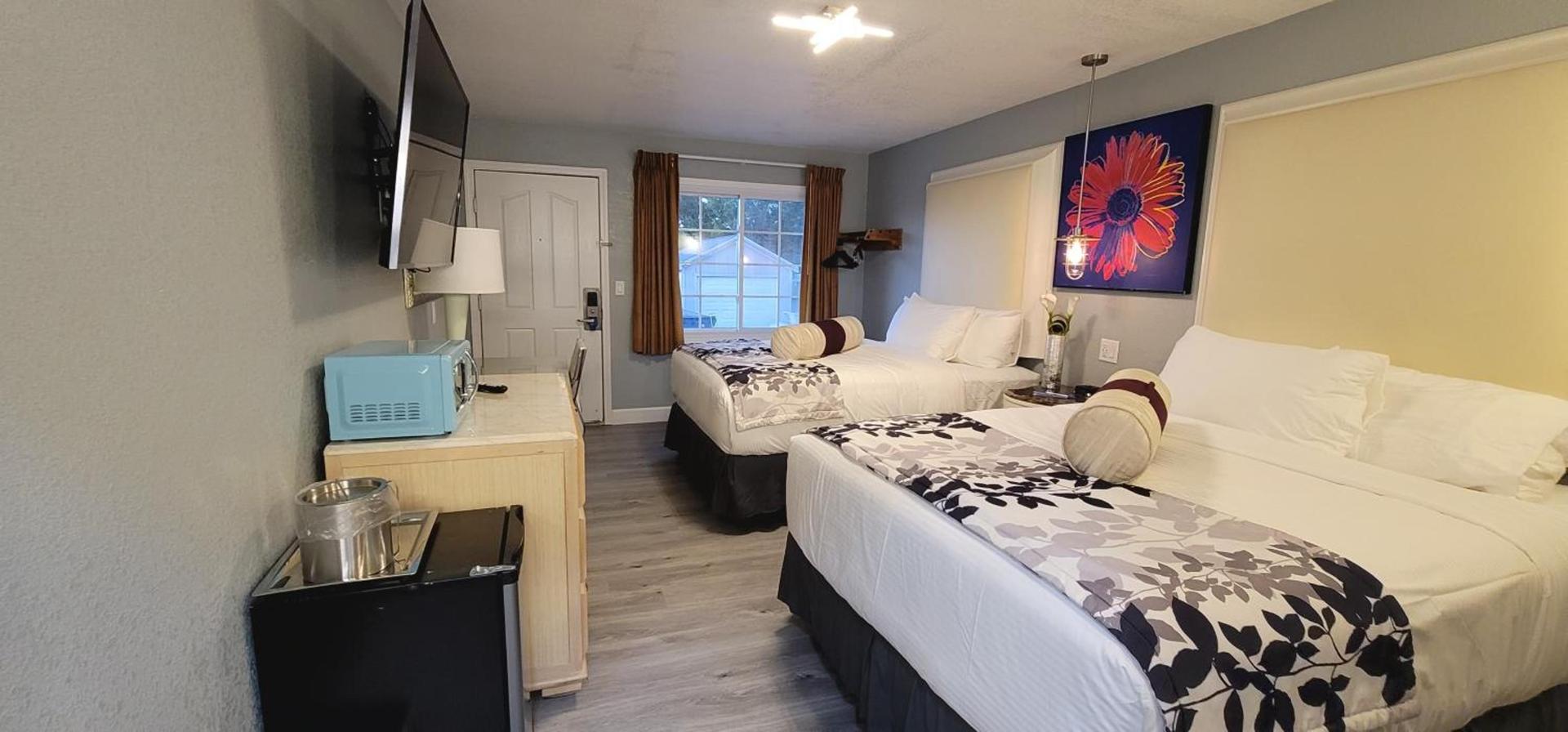 Dragonfly Inn & Suites photo 57