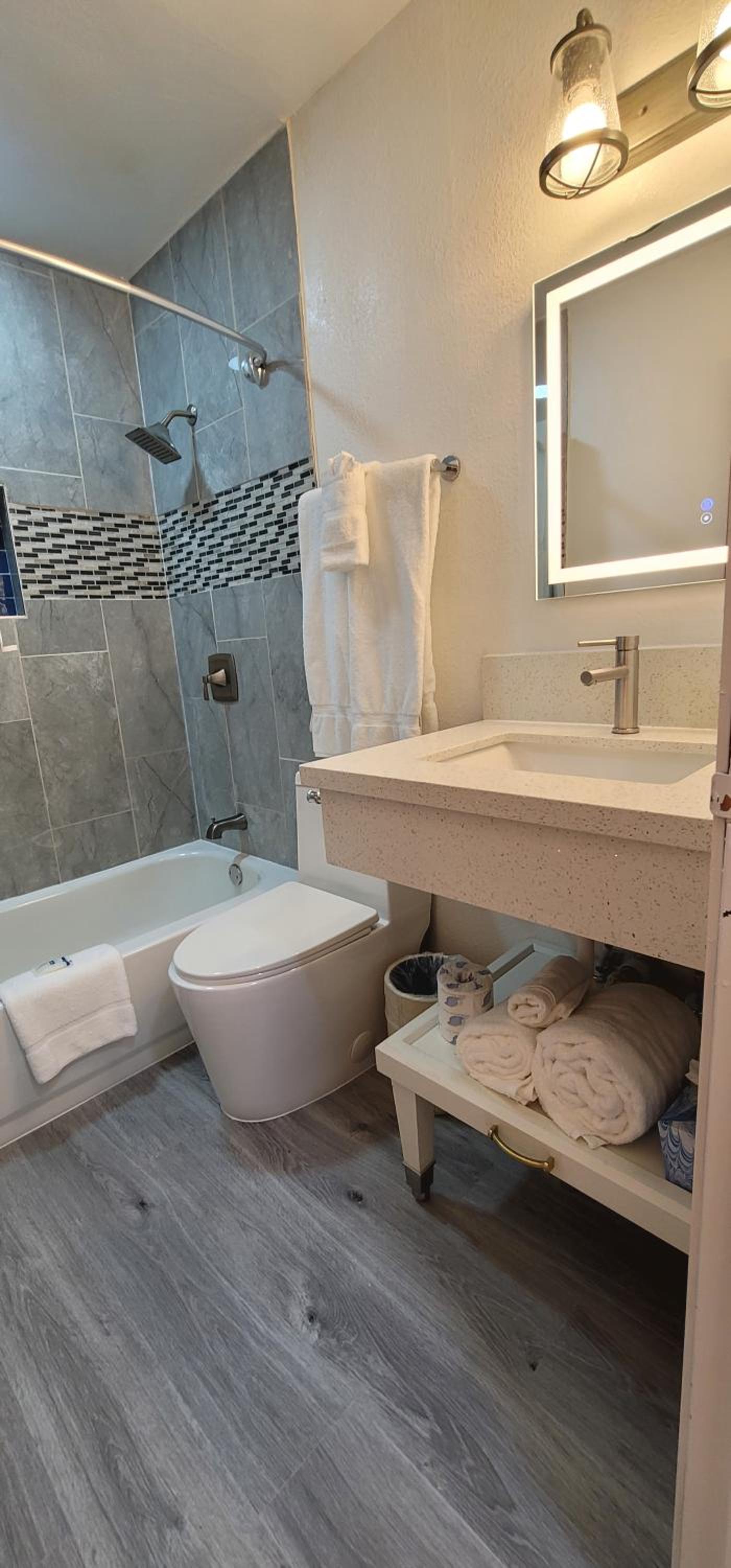Dragonfly Inn & Suites photo 66
