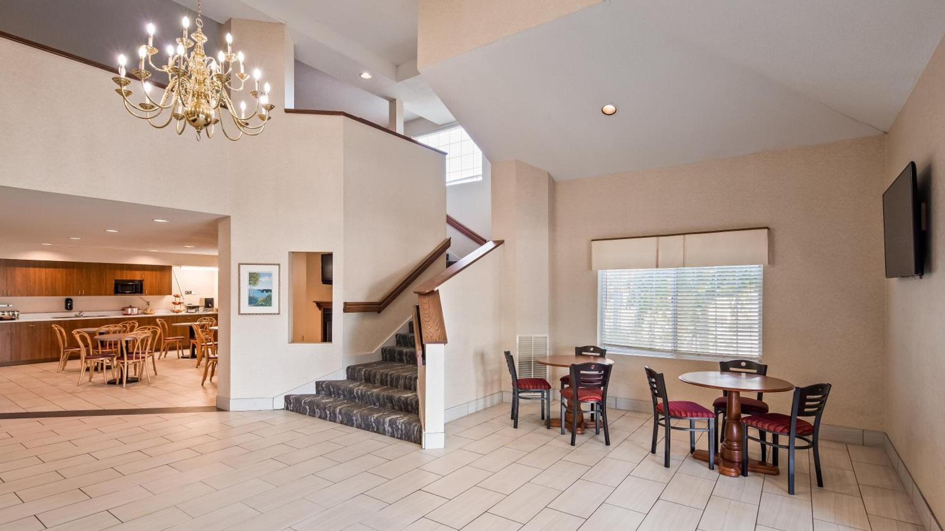 Charlevoix Inn & Suites SureStay Collection by Best Western photo 19