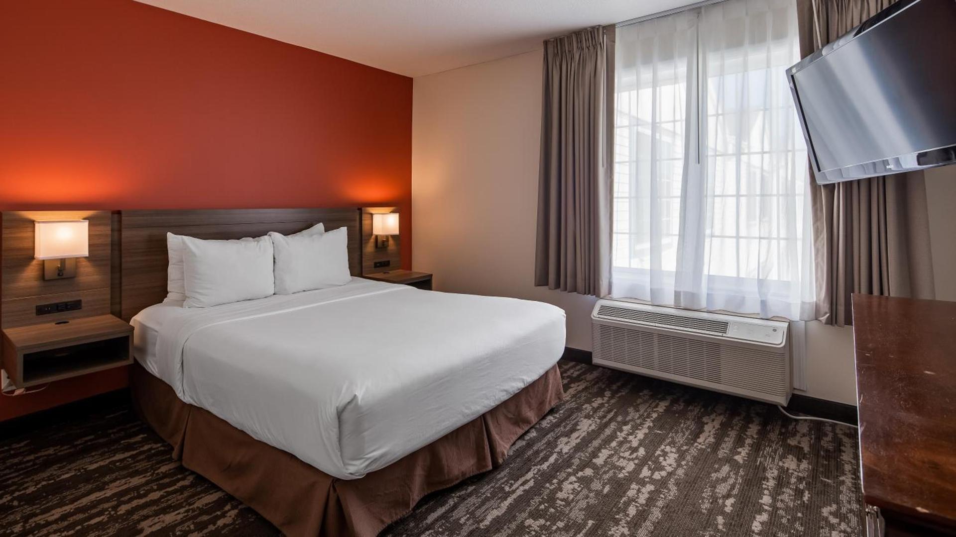 Charlevoix Inn & Suites SureStay Collection by Best Western photo 17