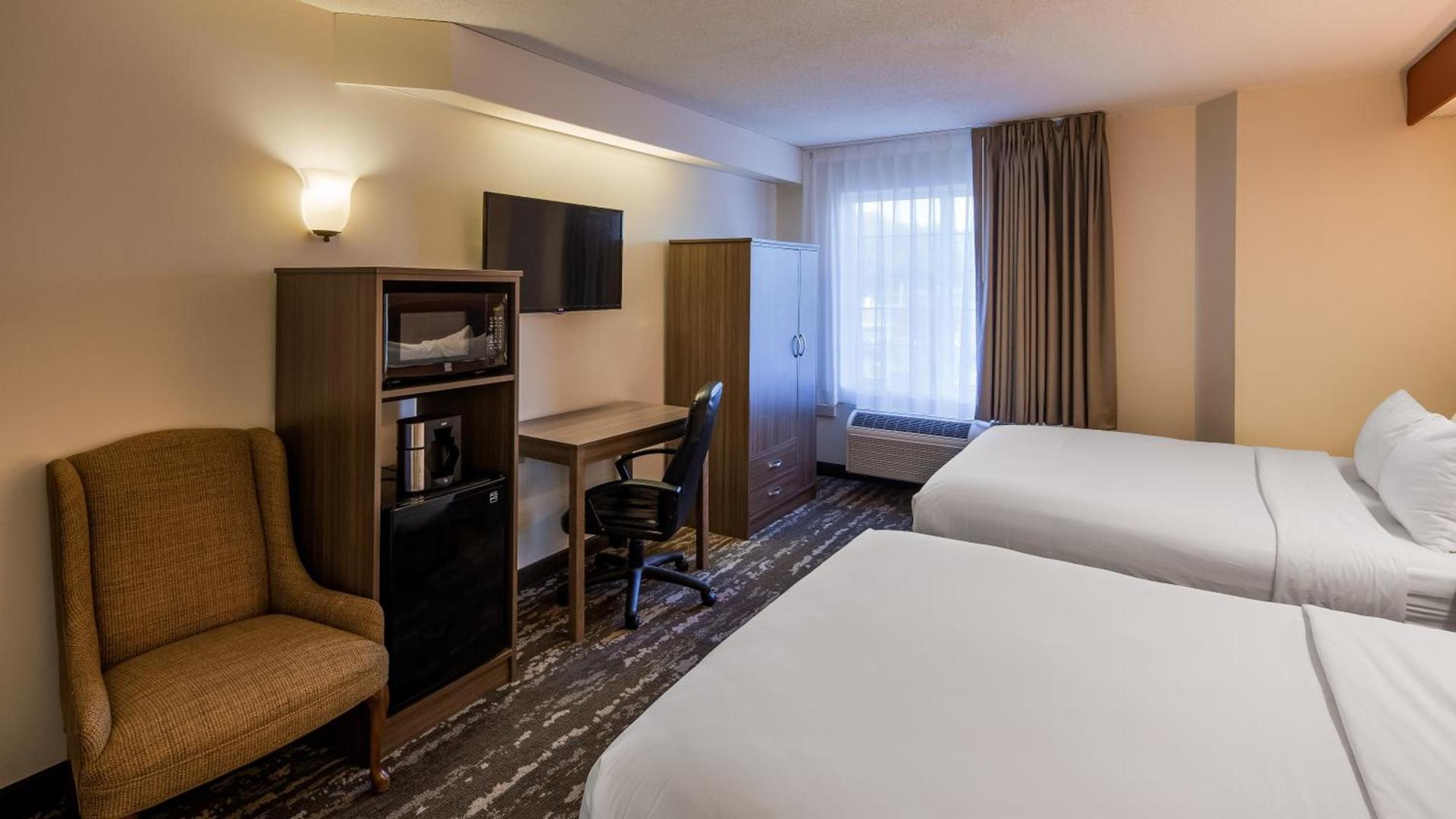 Charlevoix Inn & Suites SureStay Collection by Best Western photo 14