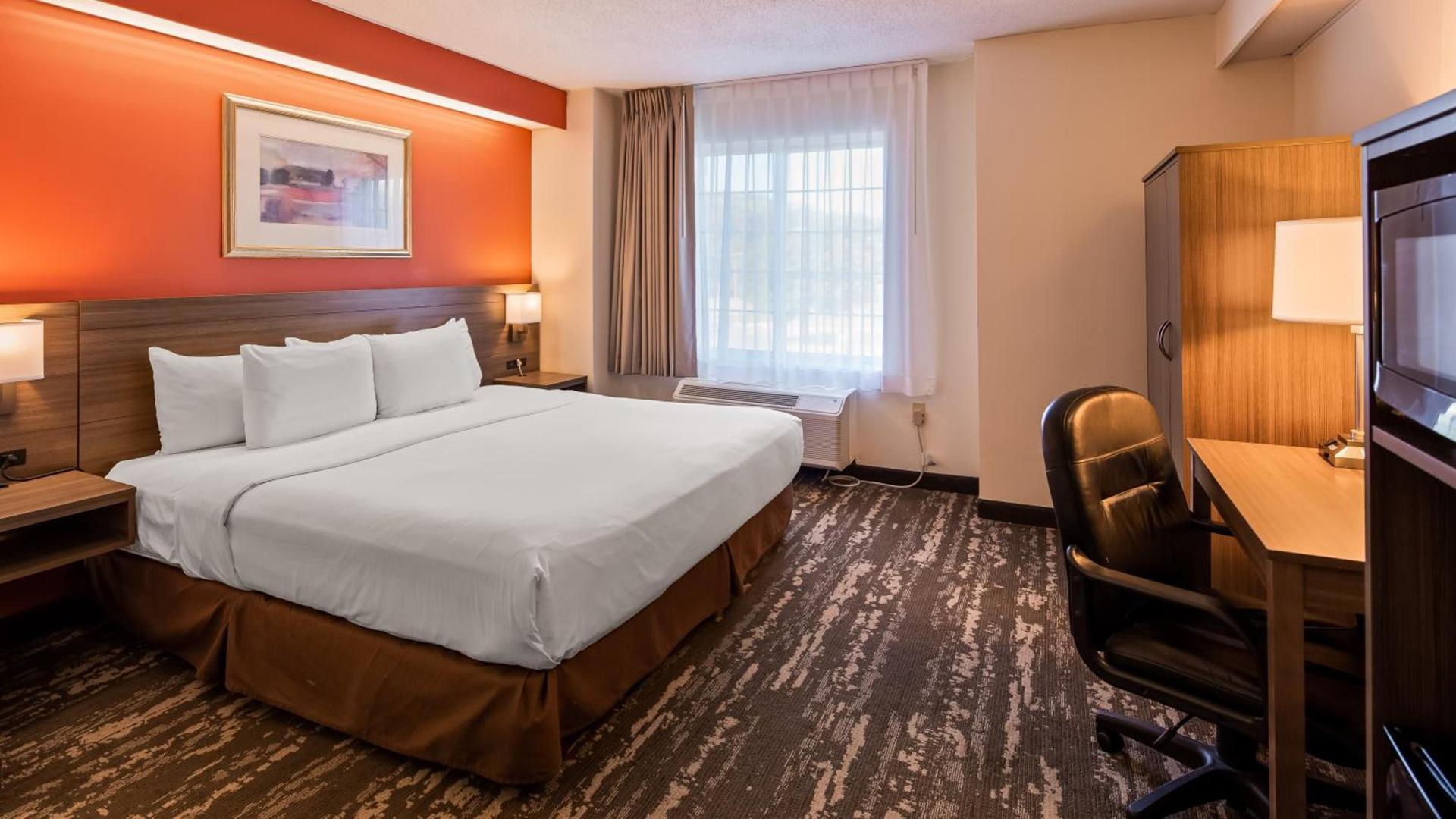 Charlevoix Inn & Suites SureStay Collection by Best Western photo 12
