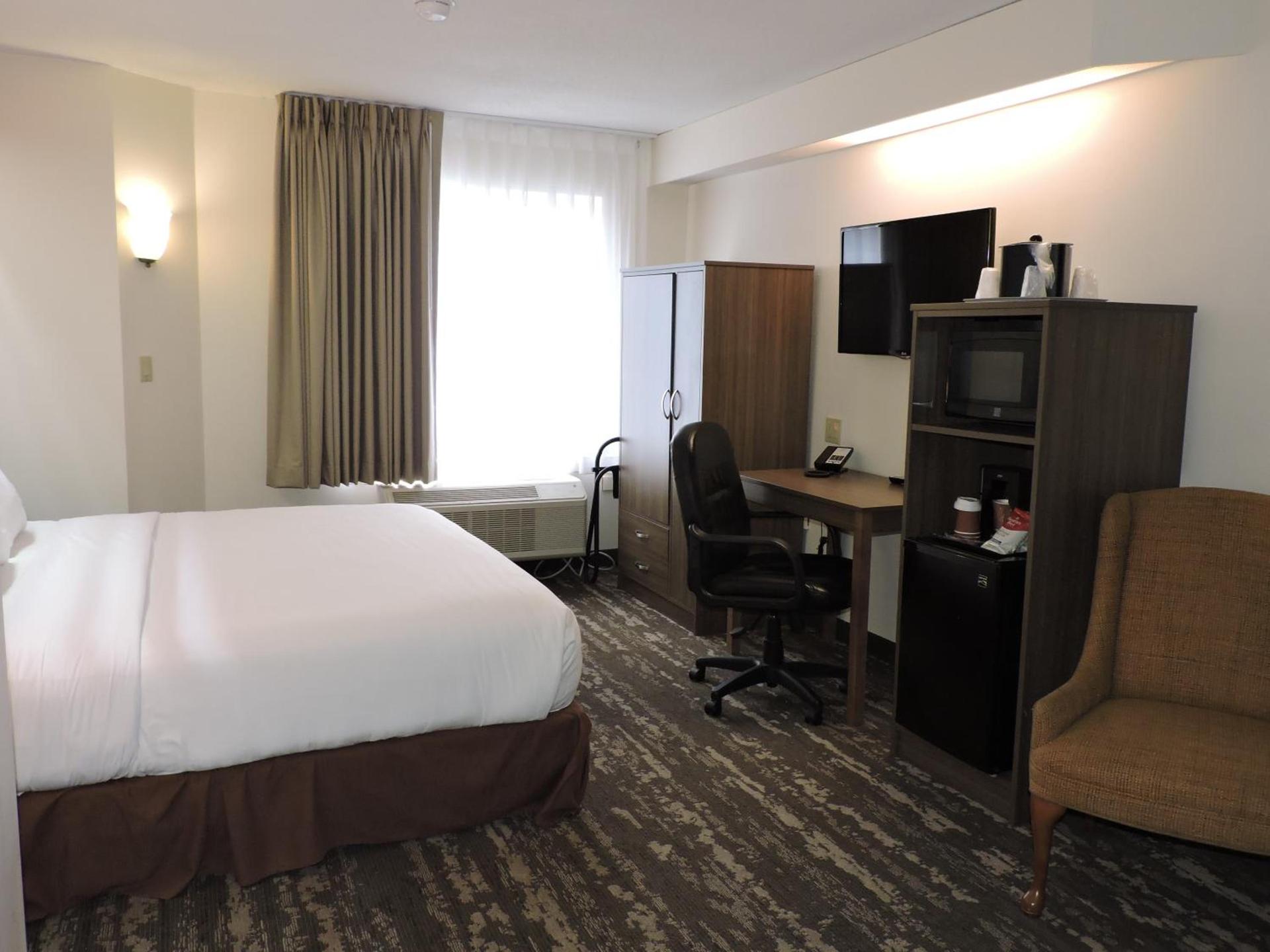 Charlevoix Inn & Suites SureStay Collection by Best Western photo 9