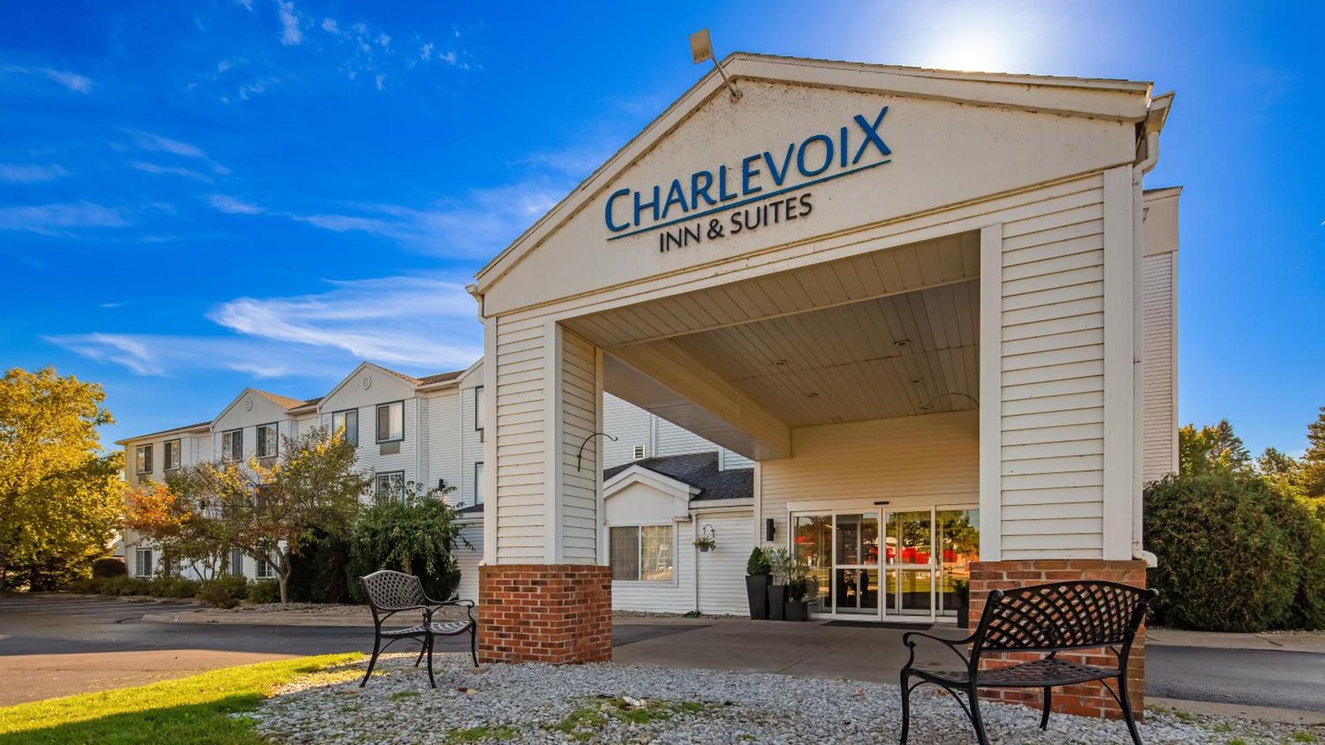 Charlevoix Inn & Suites SureStay Collection by Best Western photo 4