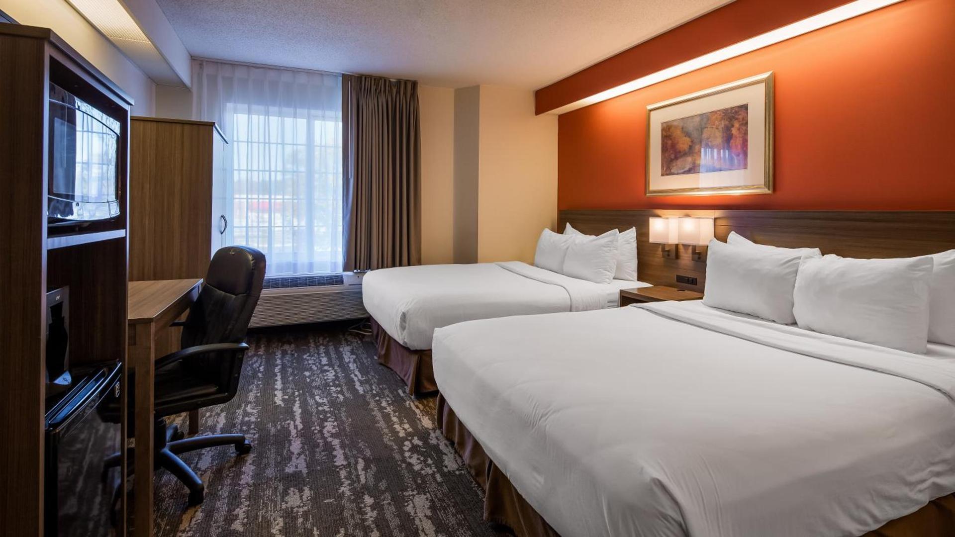 Charlevoix Inn & Suites SureStay Collection by Best Western photo 6