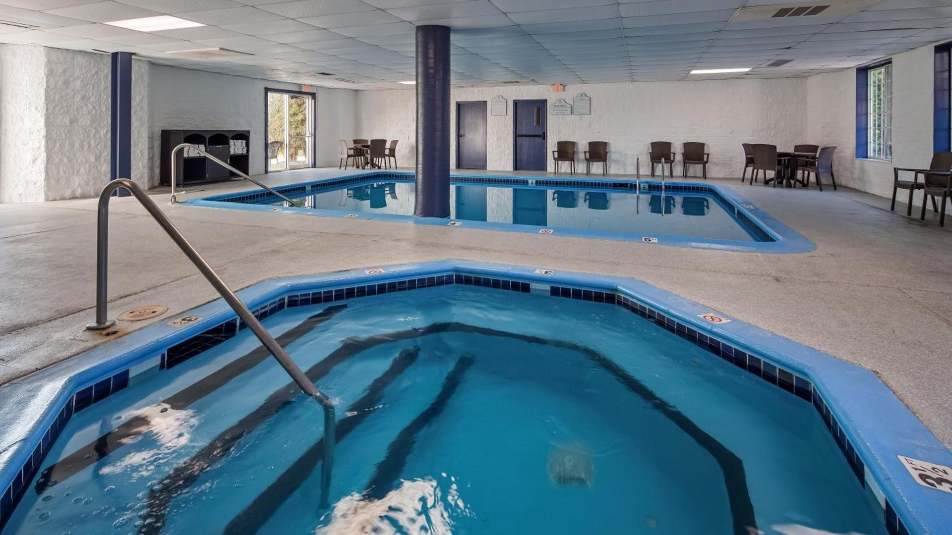 Charlevoix Inn & Suites SureStay Collection by Best Western photo 23