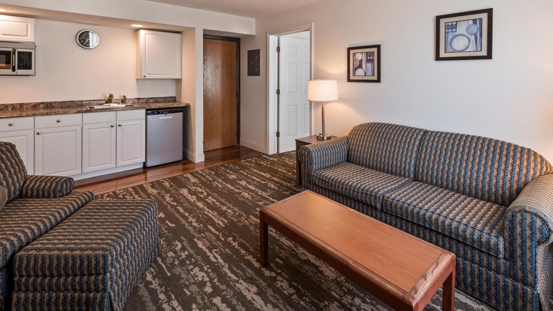Charlevoix Inn & Suites SureStay Collection by Best Western photo 25
