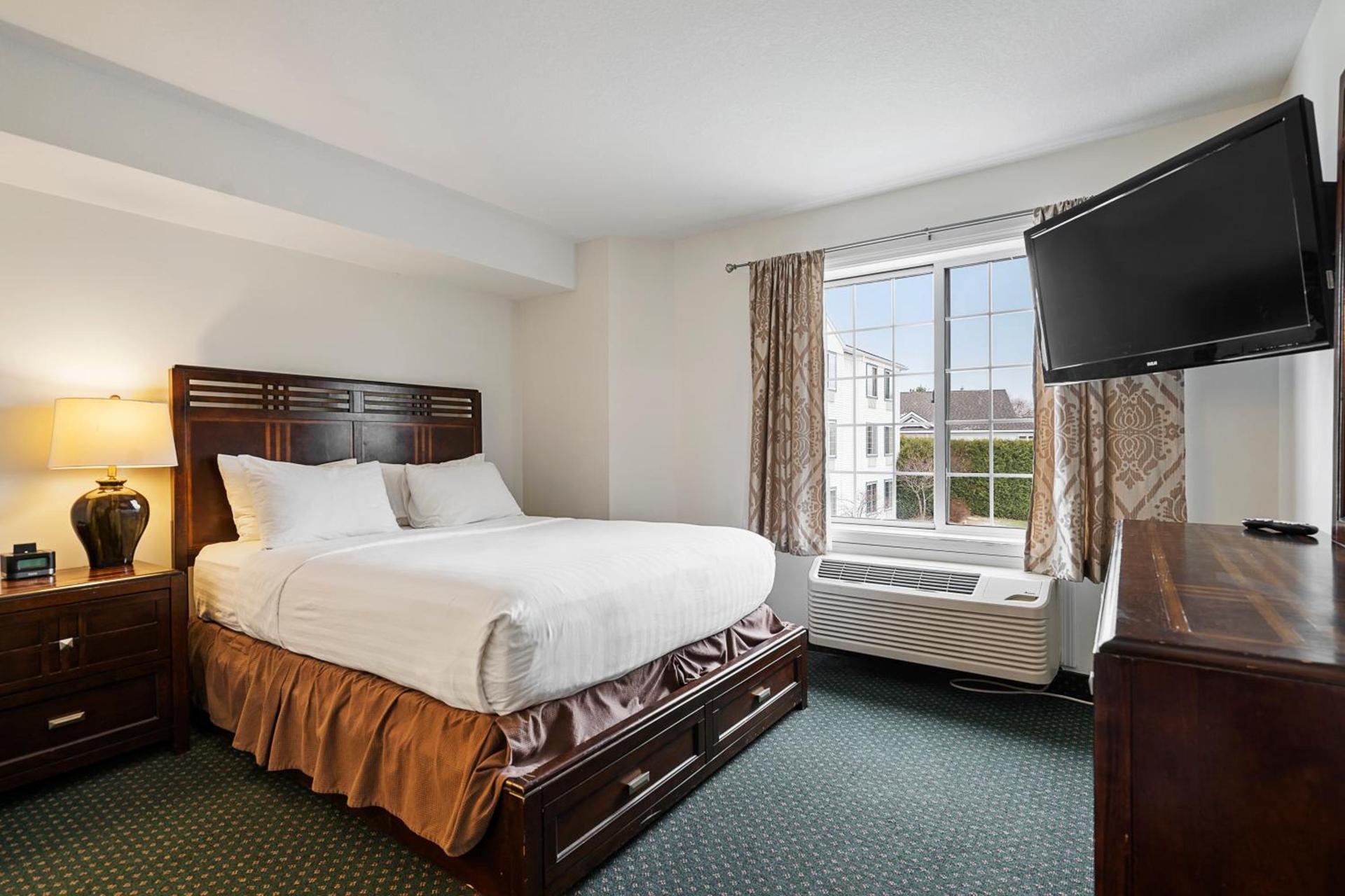 Charlevoix Inn & Suites SureStay Collection by Best Western photo 33