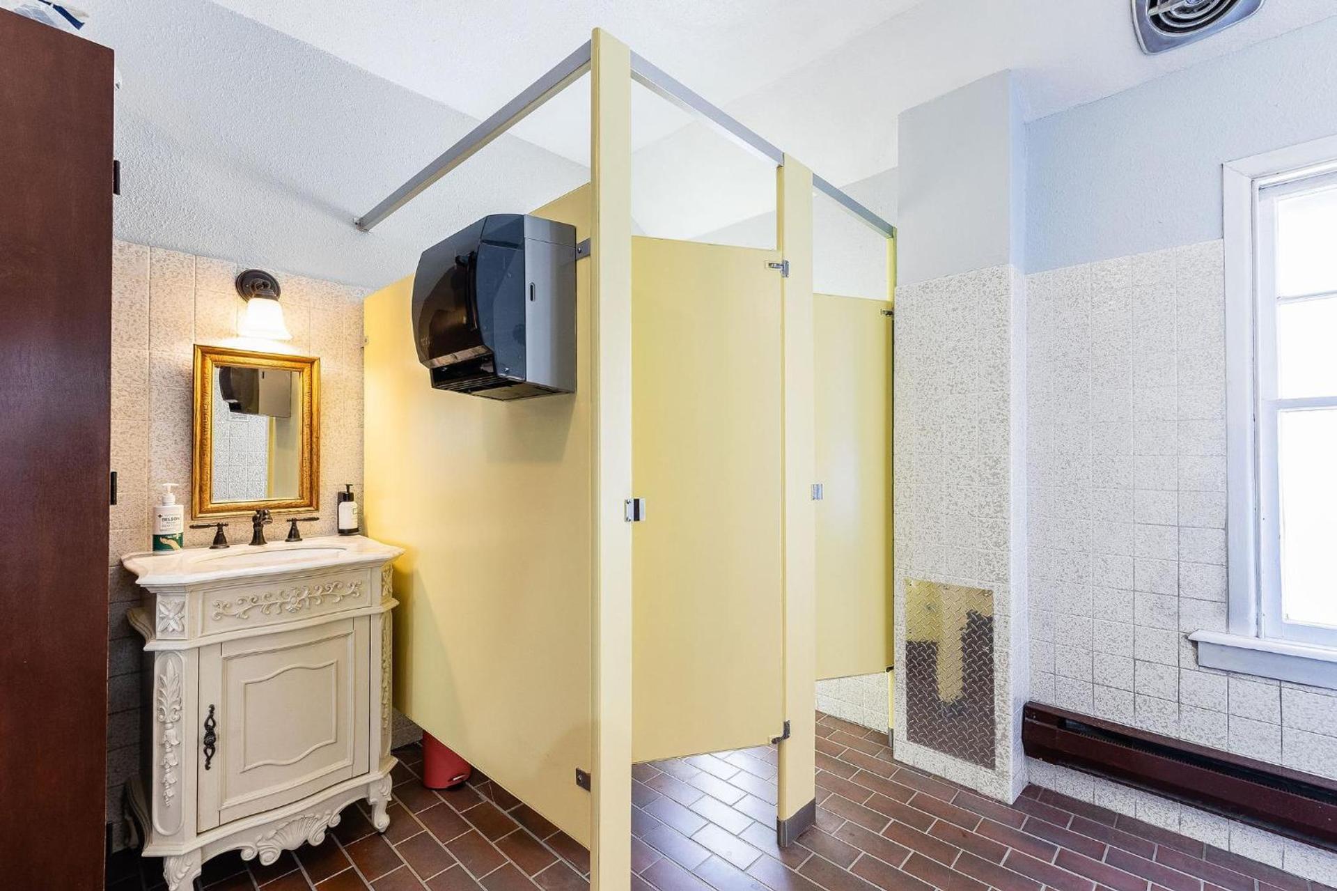 College Inn Hotel photo 26
