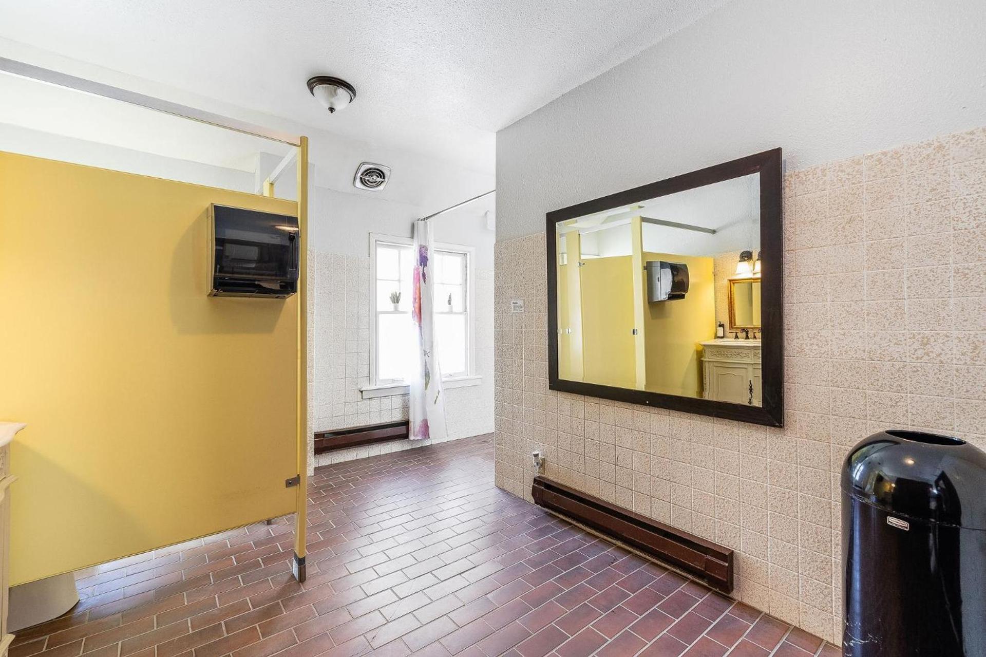 College Inn Hotel photo 24