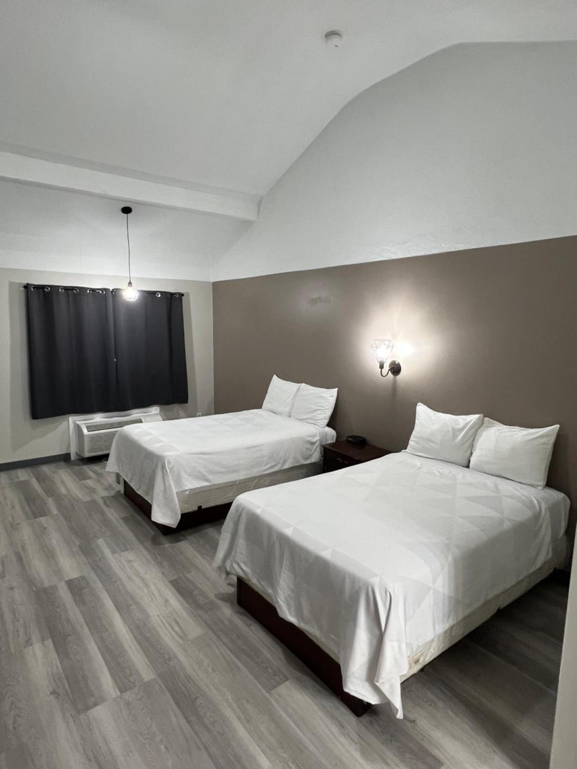 Captain's Lodge Motel photo 10