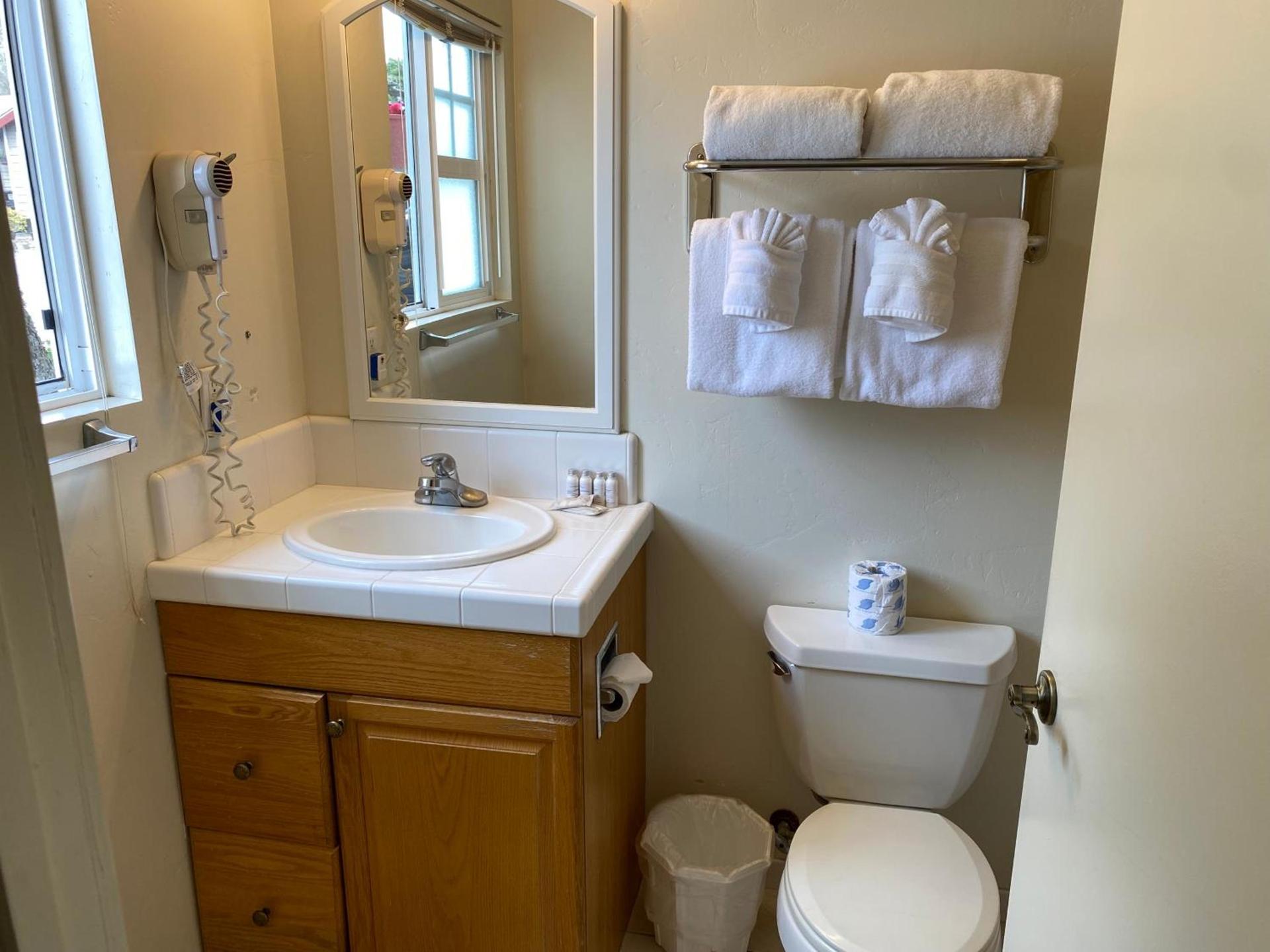 Bide-A-Wee Inn and Cottages photo 44