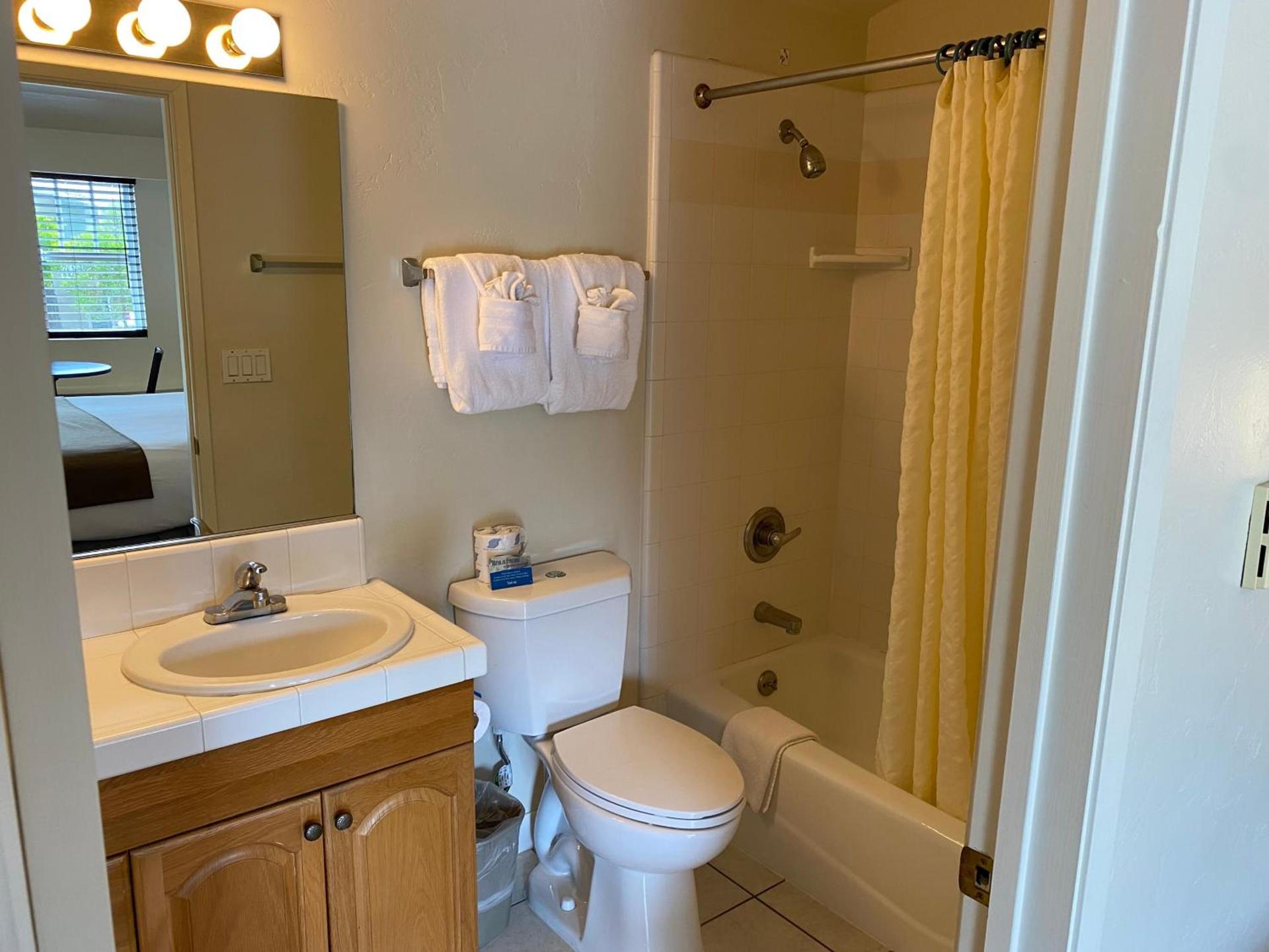 Bide-A-Wee Inn and Cottages photo 38