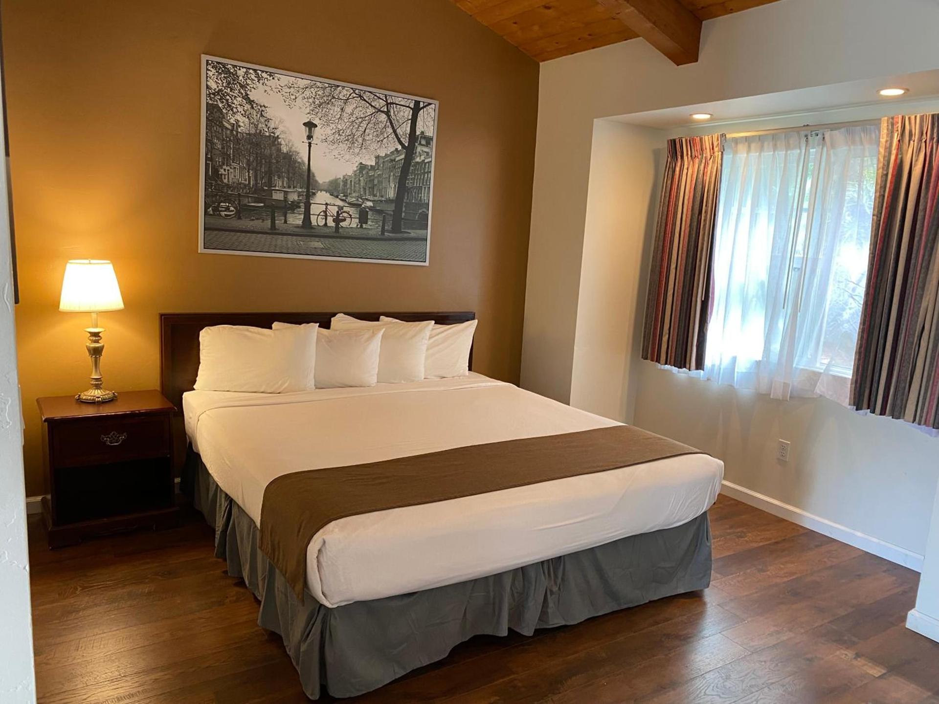 Bide-A-Wee Inn and Cottages photo 31