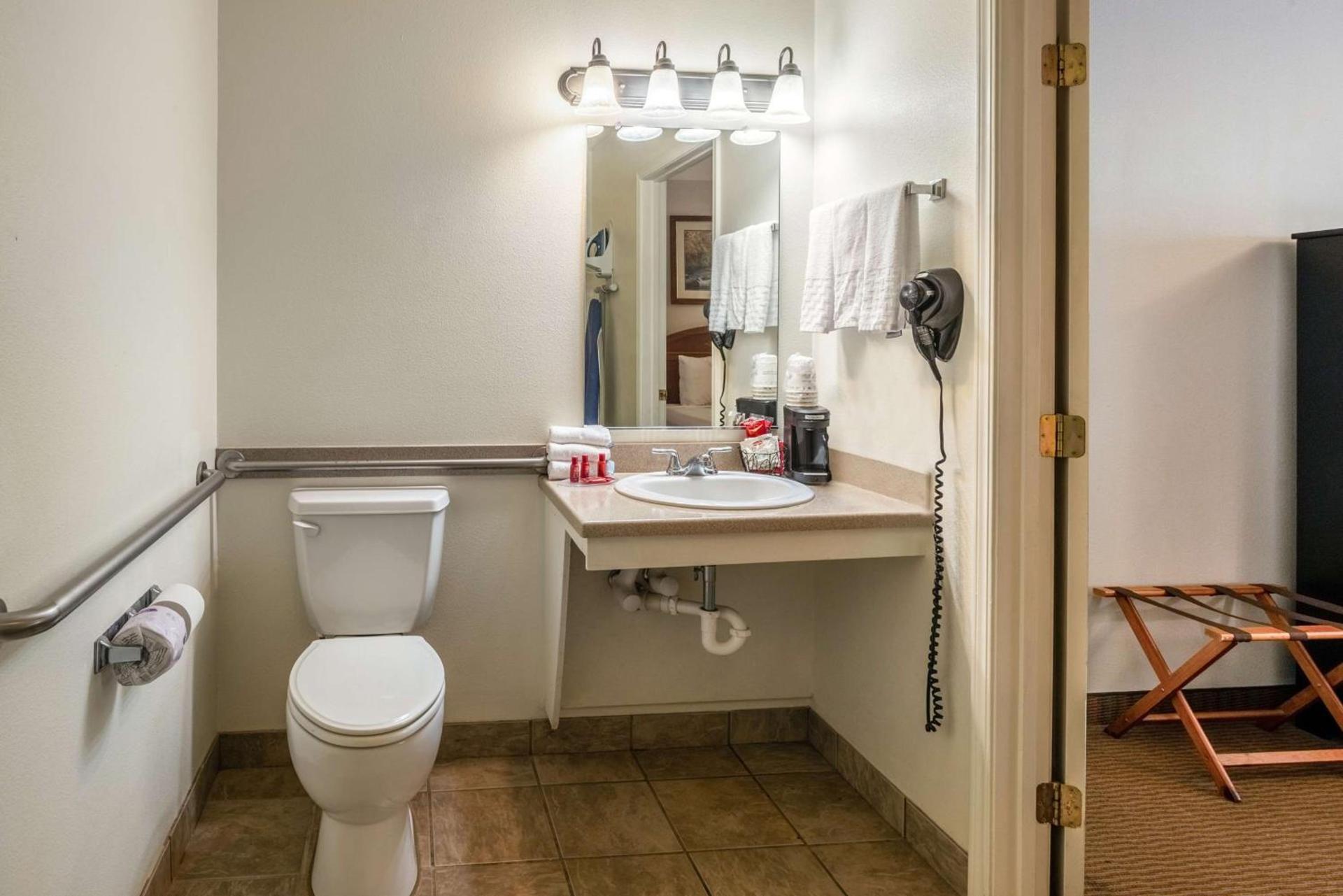 SureStay Hotel by Best Western Leesville photo 24