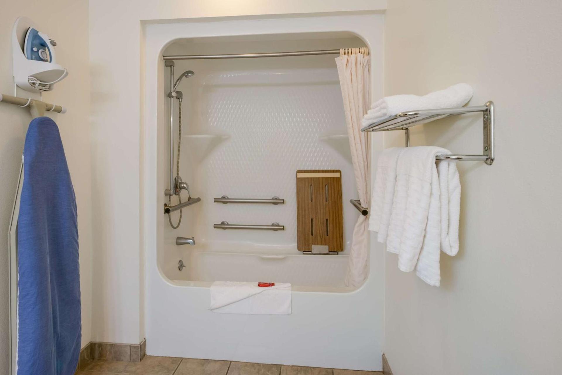 SureStay Hotel by Best Western Leesville photo 23