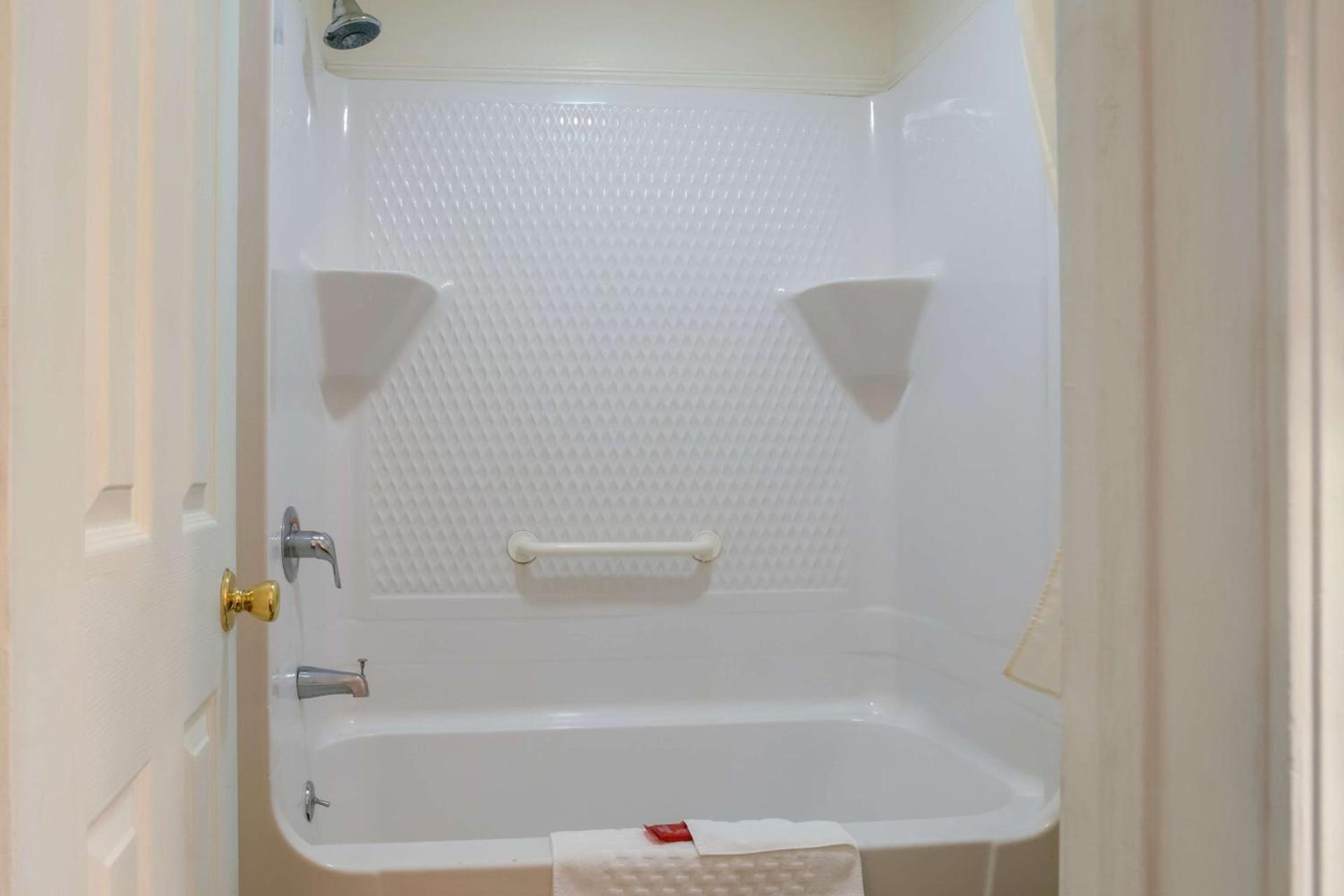 SureStay Hotel by Best Western Leesville photo 25