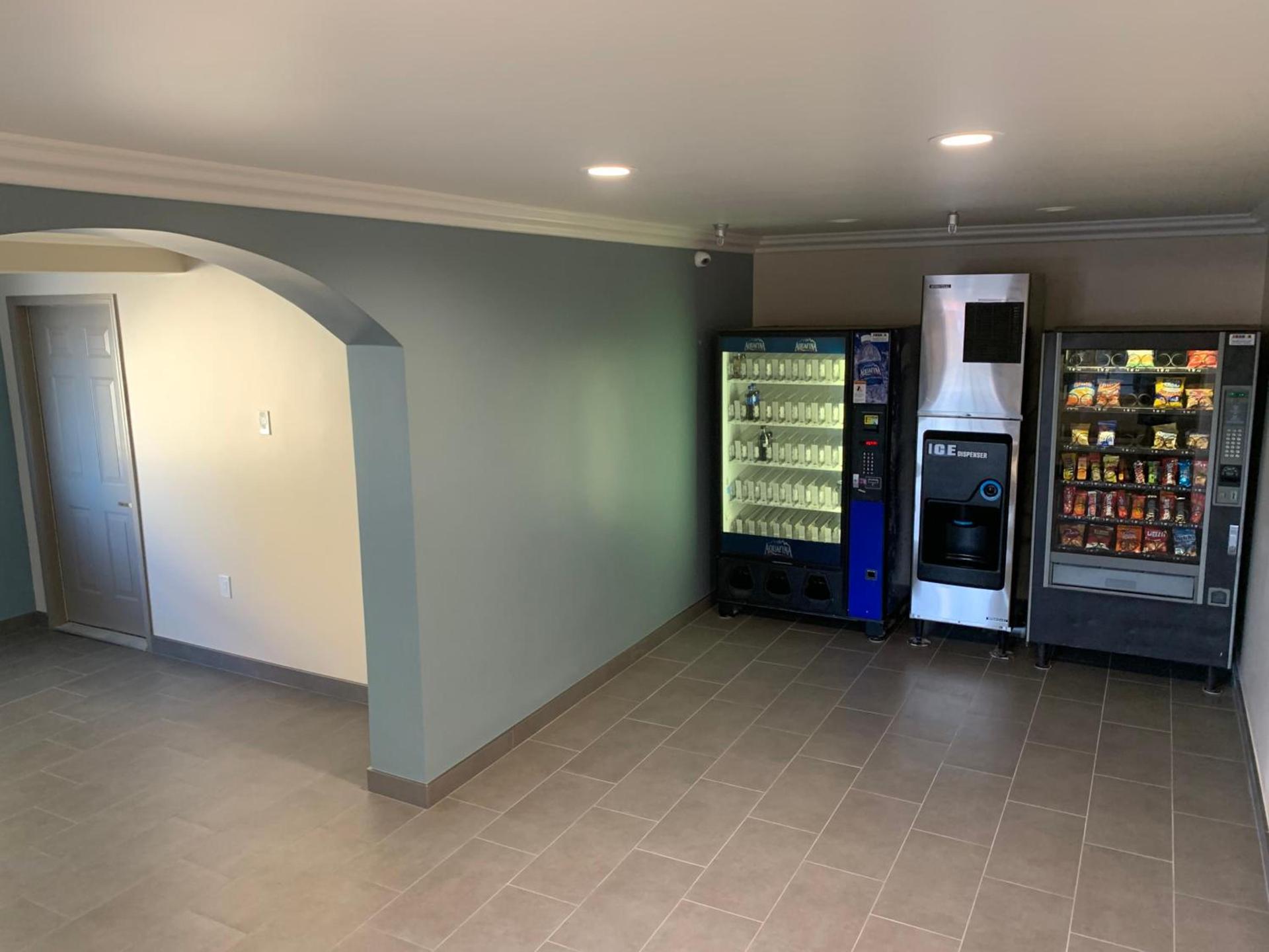 Industry Inn & Suites photo 9